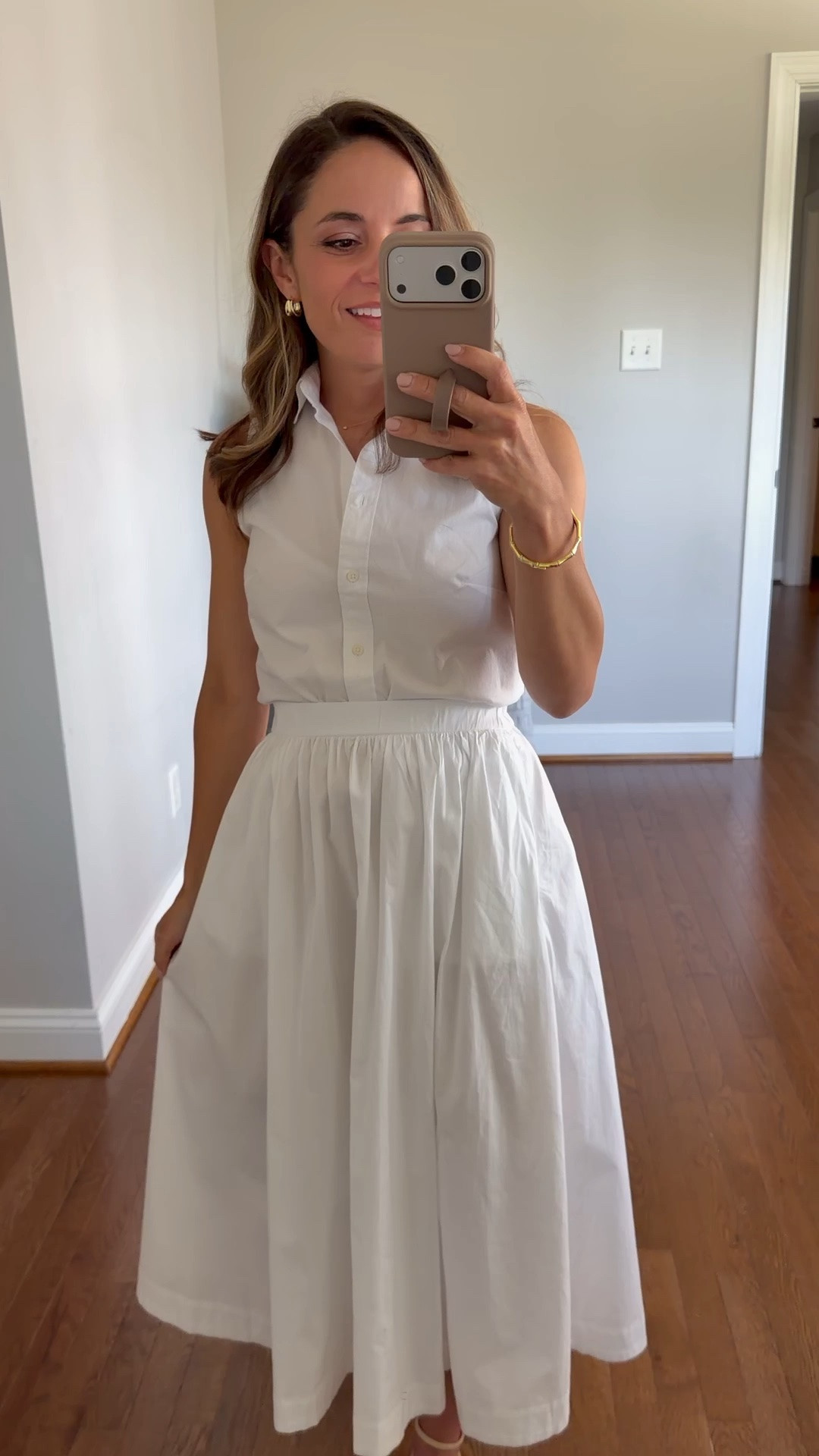 Four ways to style a cotton poplin midi skirt - petite friendly! 

Skirt (J.Crew Factory): xxs - I chose standard over petite for a little more length. It’s true to size and unlined. I add a slip with mine. 

Top (J.Crew Factory): xxs 
Scarf (Madewell) 
Shoes (Dolce Vita): true to size, snug across toes