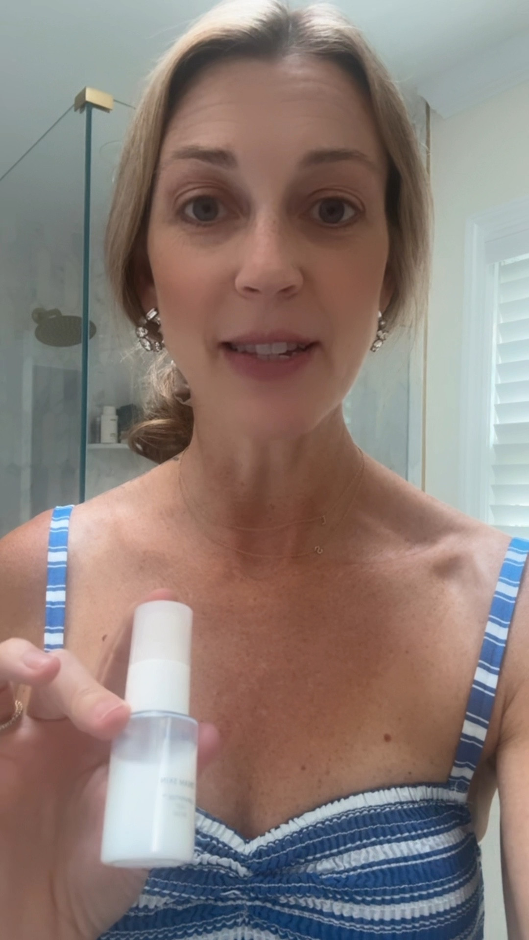 Amazingly moisturizing easy skincare products for moms or women on the go that need fast skincare. Lazy skincare. Glowy skin. Skincare routine  