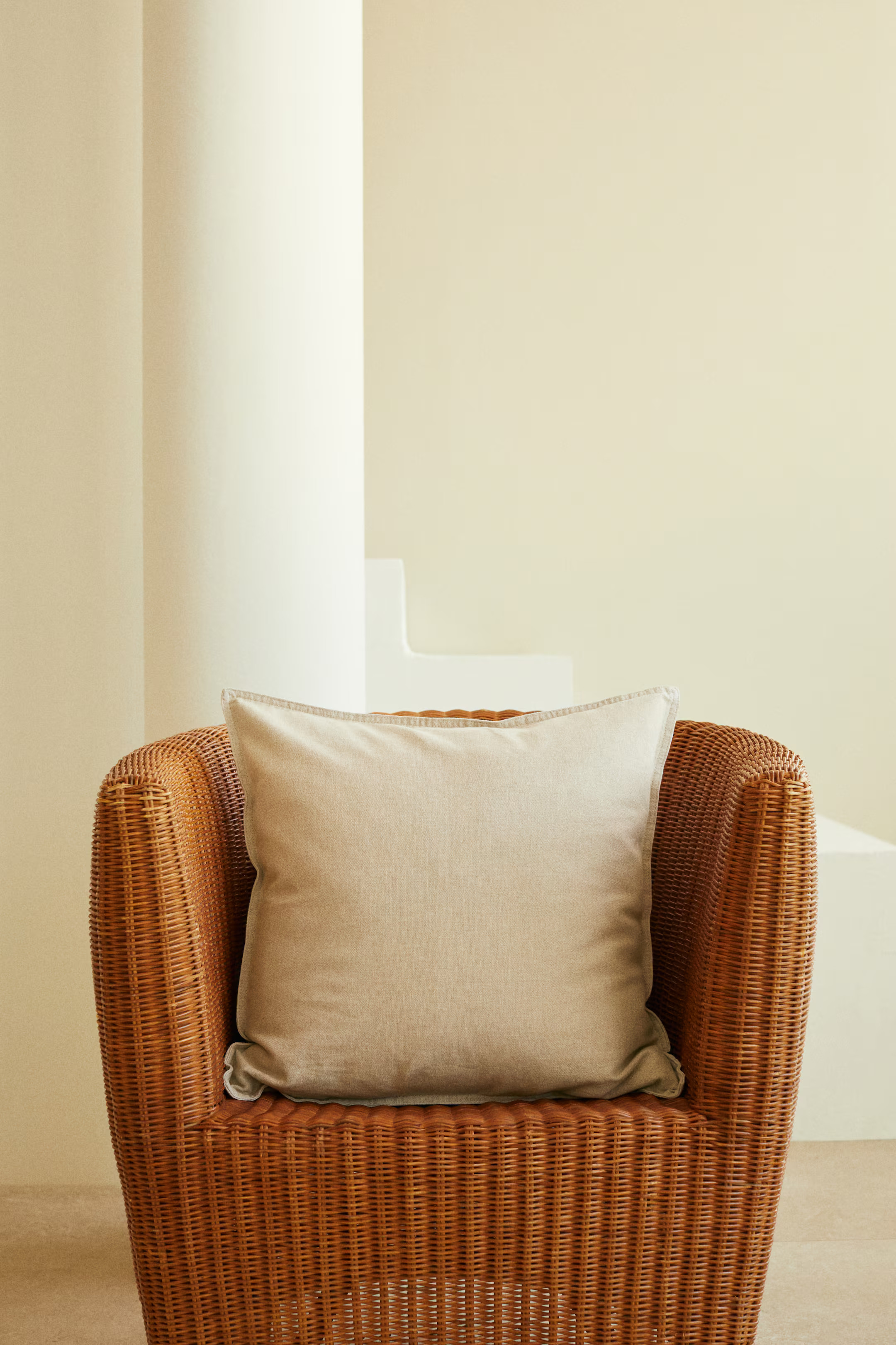 Linen-blend cushion cover | H&M (UK, MY, IN, SG, PH, TW, HK)