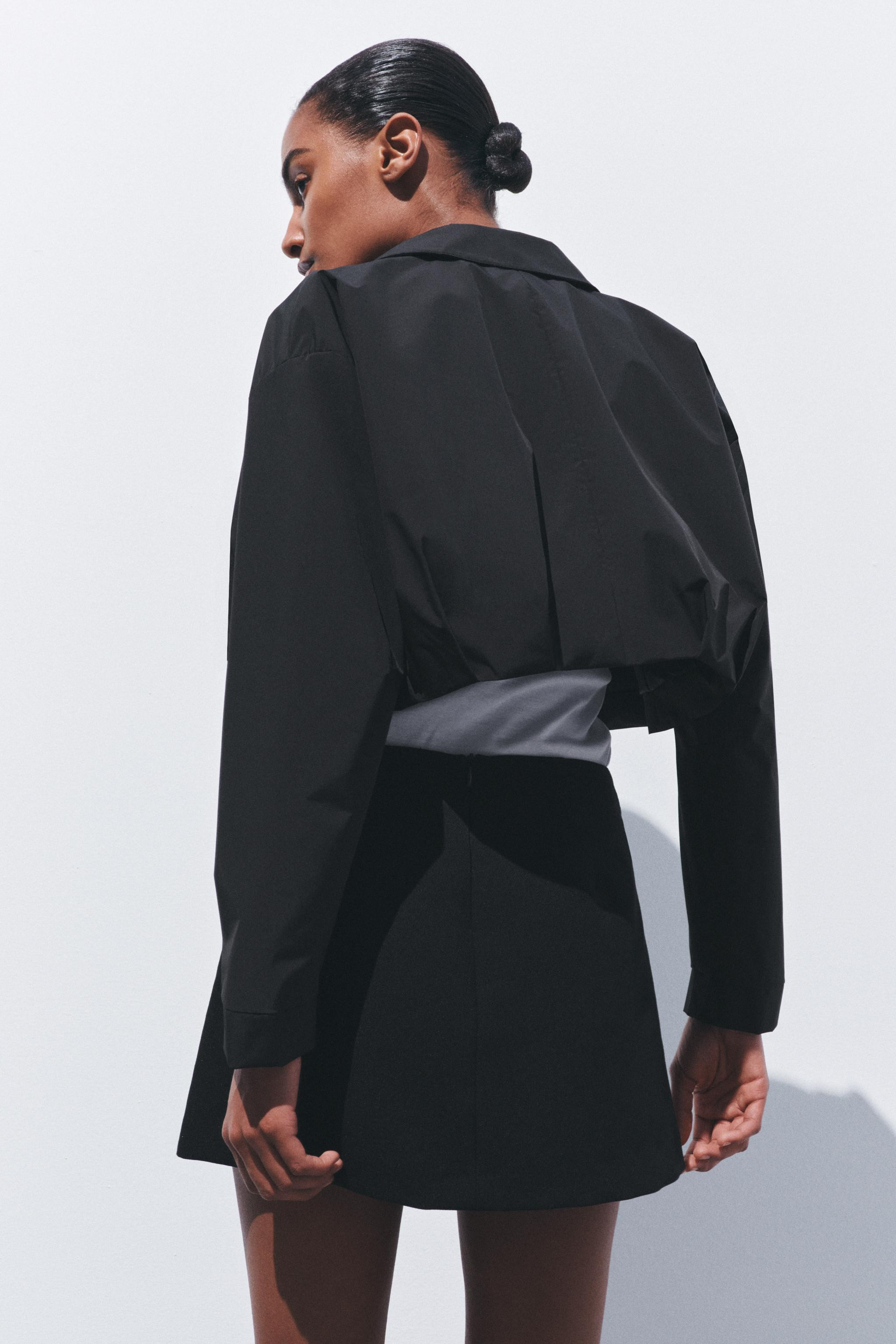 Jacket with lapel collar and long sleeves. Pleated hem. Front zipper closure. | Zara US