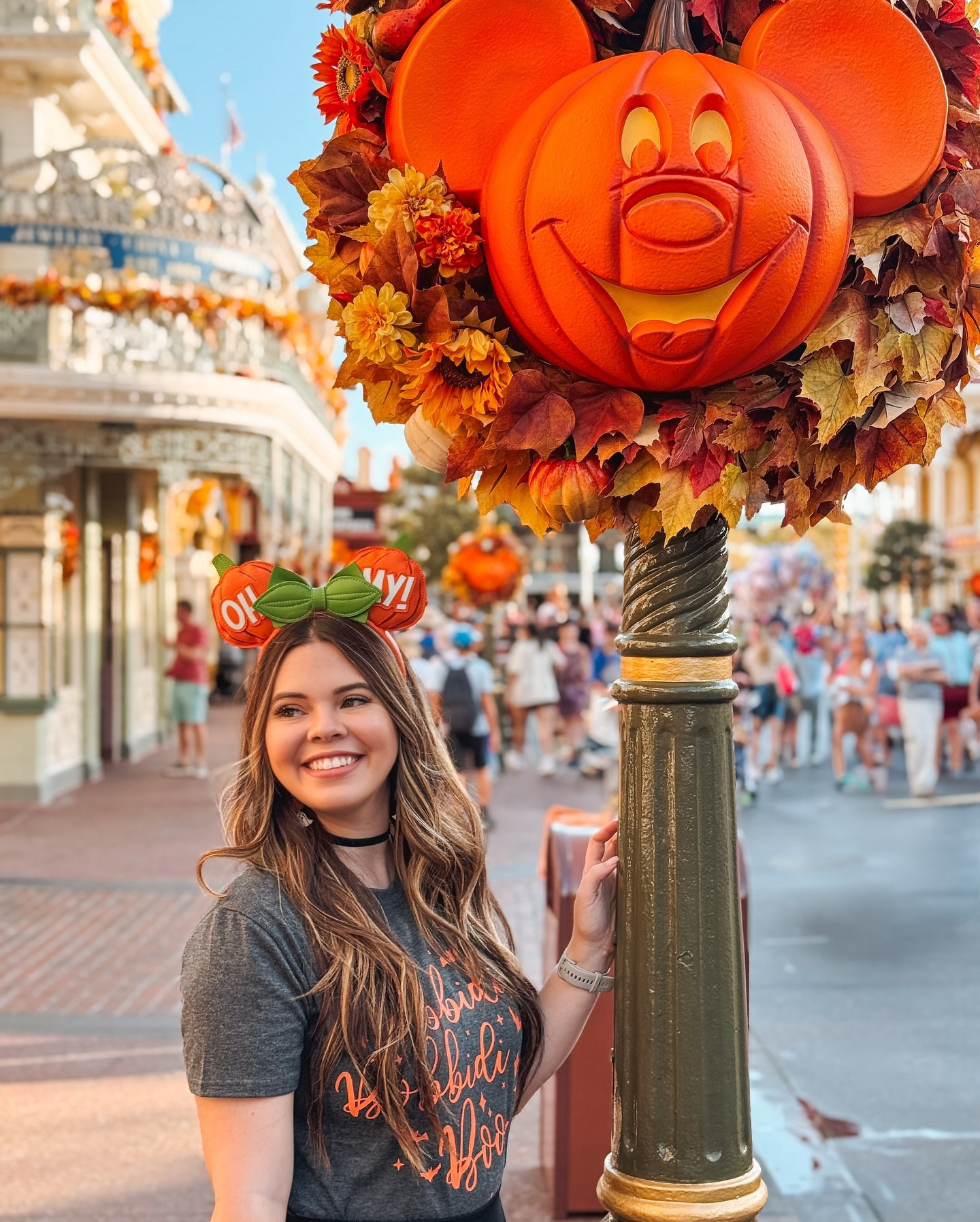 🎃✨ 𝑩𝒊𝒃𝒃𝒊𝒅𝒊-𝑩𝒐𝒃𝒃𝒊𝒅𝒊-𝑩𝒐𝒐! ✨🎃

Happy November 1st! Hope ya’ll had a magical Halloween! Reliving my time strolling down Main Street, U.S.A., surrounded by all the fall vibes and adorable Mickey pumpkins 🍂🧡

𝐎𝐮𝐭𝐟𝐢𝐭 𝐃𝐞𝐭𝐚𝐢𝐥𝐬:
☼ Shirt & skirt: @amazonfashion
☼ Shoes: @adidas
☼ Ears: @loungefly
☼ Earrings: @shein
___________
#mainstreetusa #mickeypumpkins #disneyworld #halloweentime #pumpkinmickeys #disneyparks #disneyadult #spookyseason #disneyfall #wdw #magickingdom #amazonfashion #disneystyle #disneyhalloween #waltdisneyworld