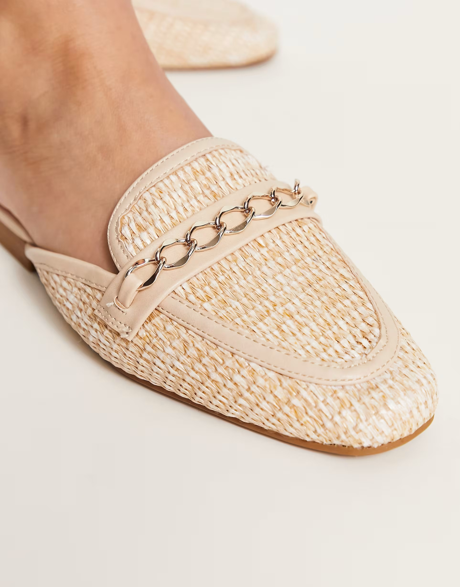 ASOS DESIGN Motto chain flat raffia mules in beige | ASOS (Global)