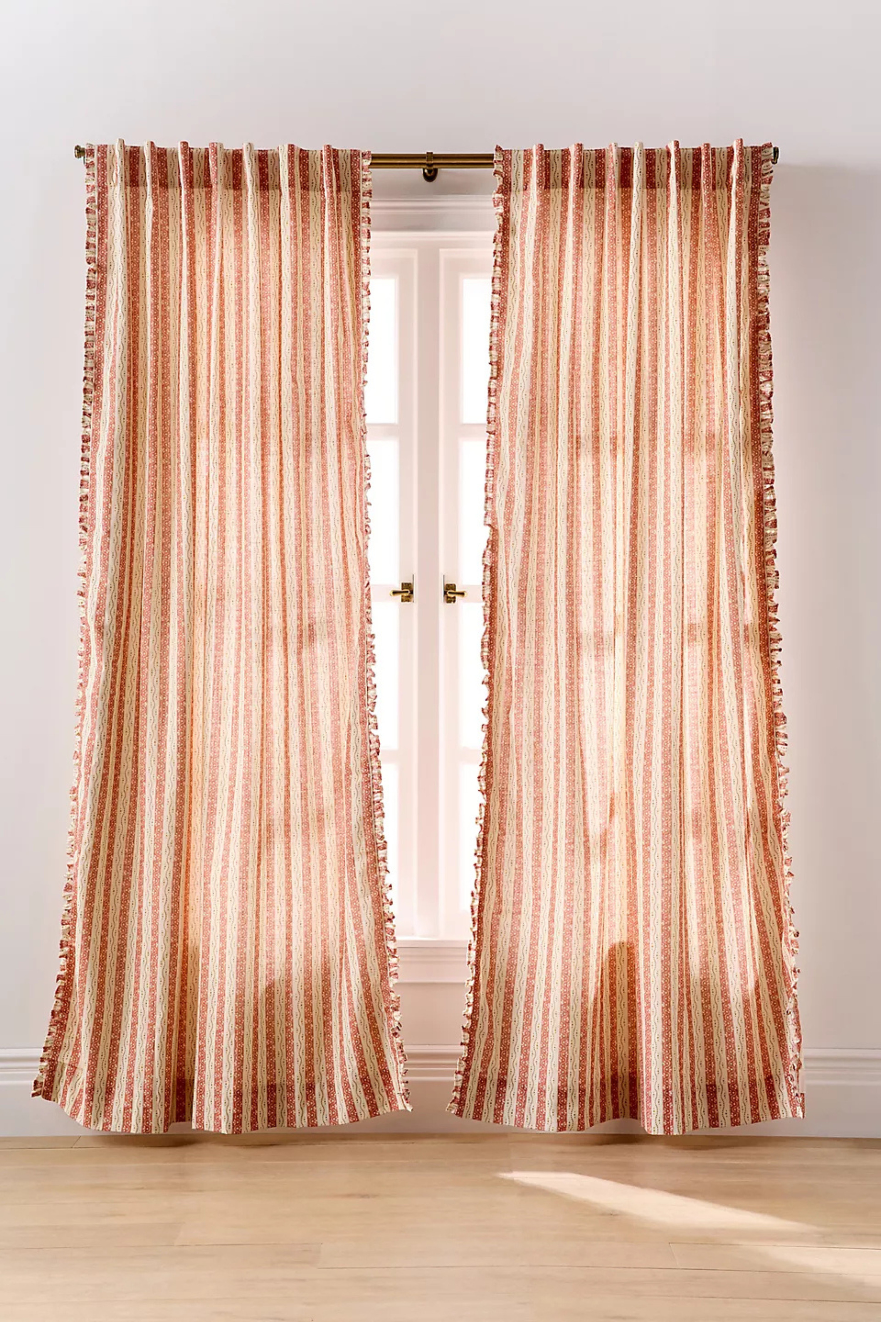 Coral Curtains That Feel Fresh and Timeless

A little color can completely transform a space 🪸✨ These coral curtains add warmth, personality, and a cheerful touch to any room. Whether you're styling a bedroom, living room, or cozy reading nook, they bring just the right balance of softness and statement. The perfect finishing touch for a space that feels inviting and full of life.

#HomeDecorFinds #CurtainInspo #WindowTreatments #ColorfulHome #CoastalInspired #LivingRoomDecor #BedroomInspo #TimelessHome #HomeStylingIdeas #DecorFinds 

 #LTKHome
