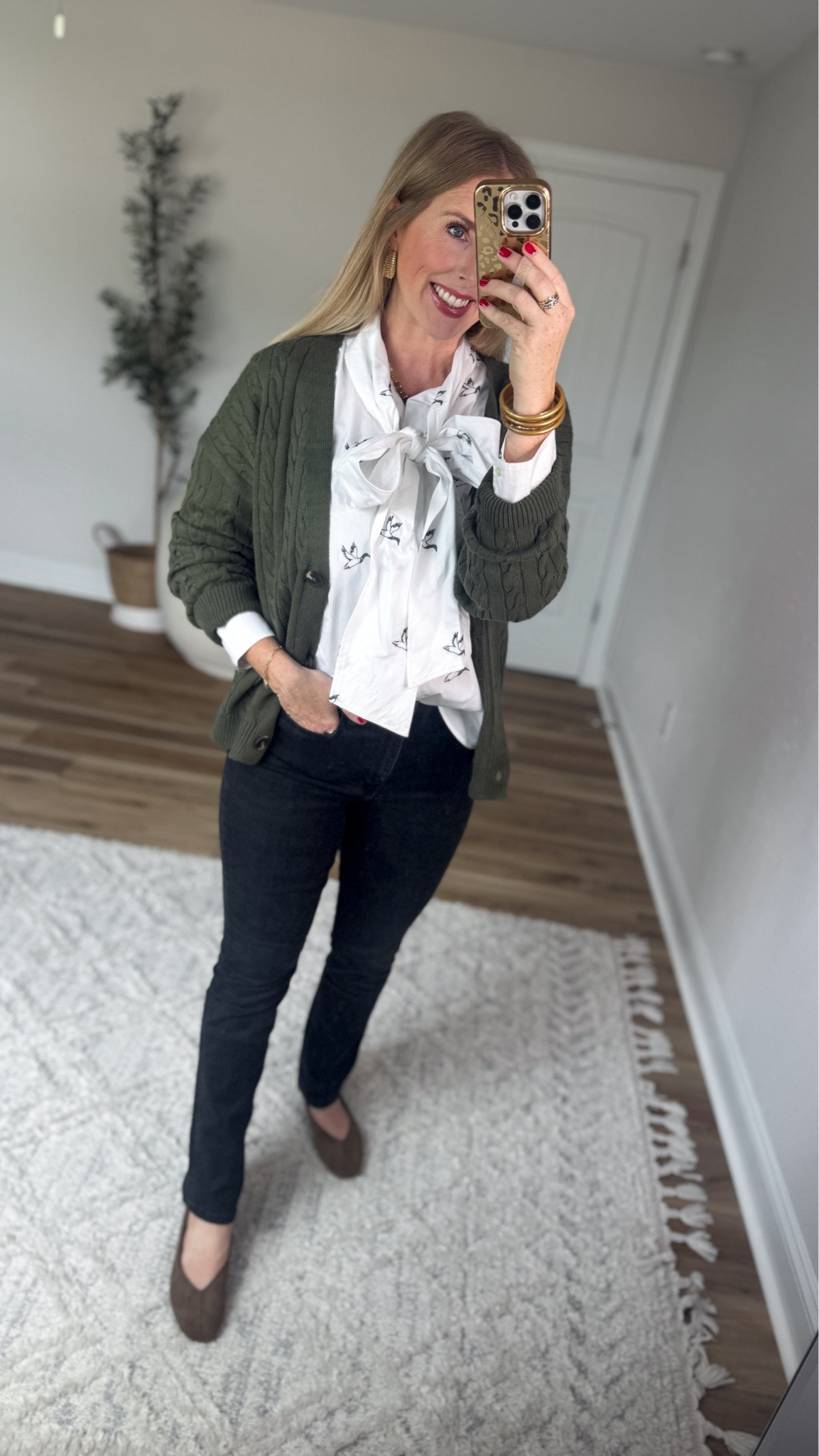 Weekend Walmart Wins try on
Cable knit cardigan- small
Embroidered duck neck tie top- small
Black pencil jeans- 6

#LTKootd