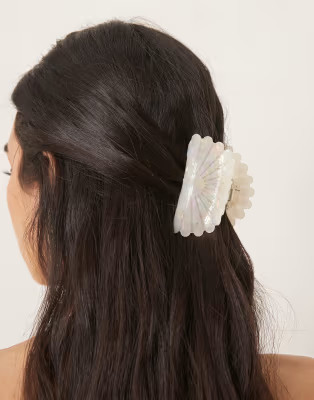 Sui Ava shell hair claw in white | ASOS | ASOS (Global)