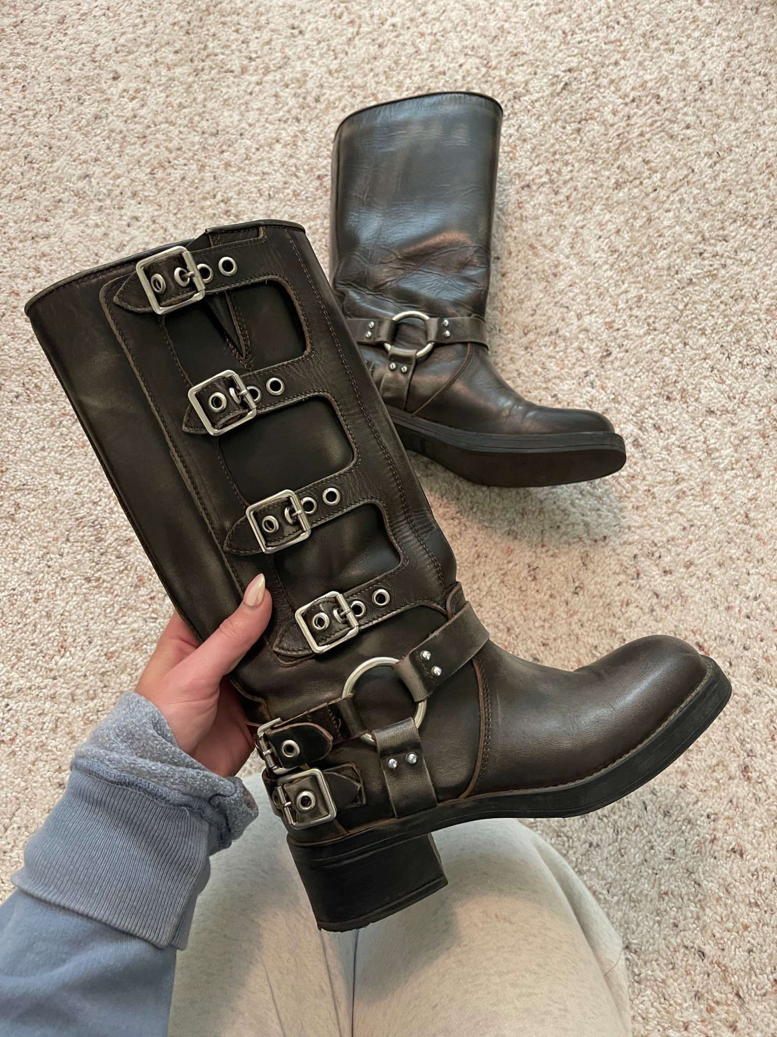 size 7.5 was perfect for me , a little tight in the begining ! you gotta break them in for that perfect fit 

#LTKSeasonal #LTKSummerEdit #LTKSaleAlert