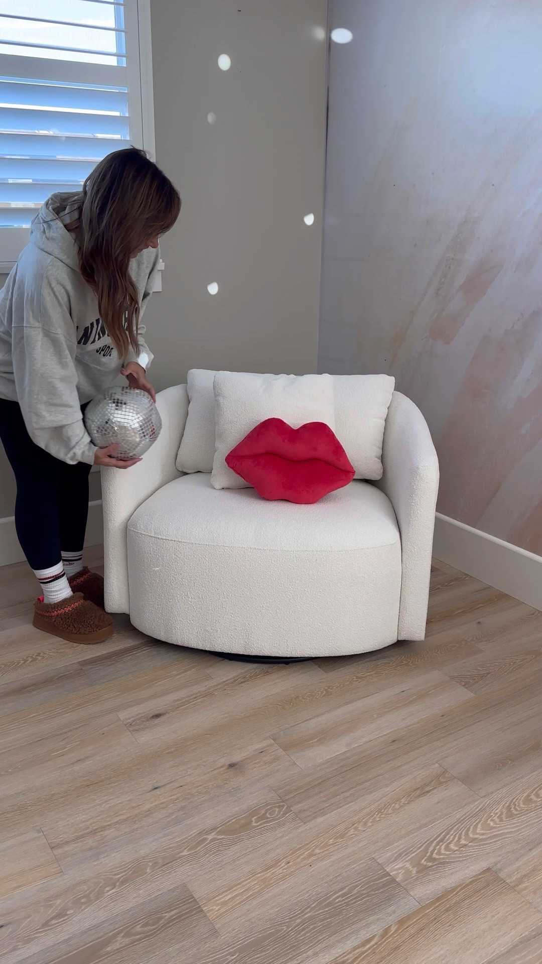 Unboxing the chair that everyone is talking about! 🤍

Assembly was a breeze, comfort is a dream, and the quality? Flawless! 💋🪩 best of all, it’s under $300
@walmart 

#LTKhome #LTKVideo #LTKfamily