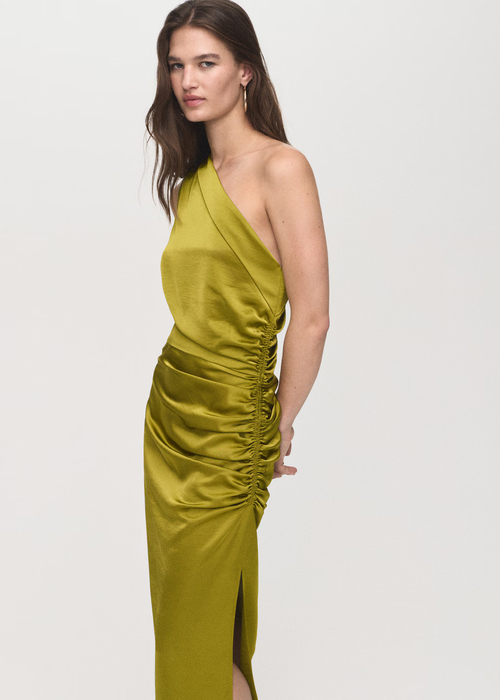Asymmetrical satin dress with side slits | Mango (US/MX/AU)