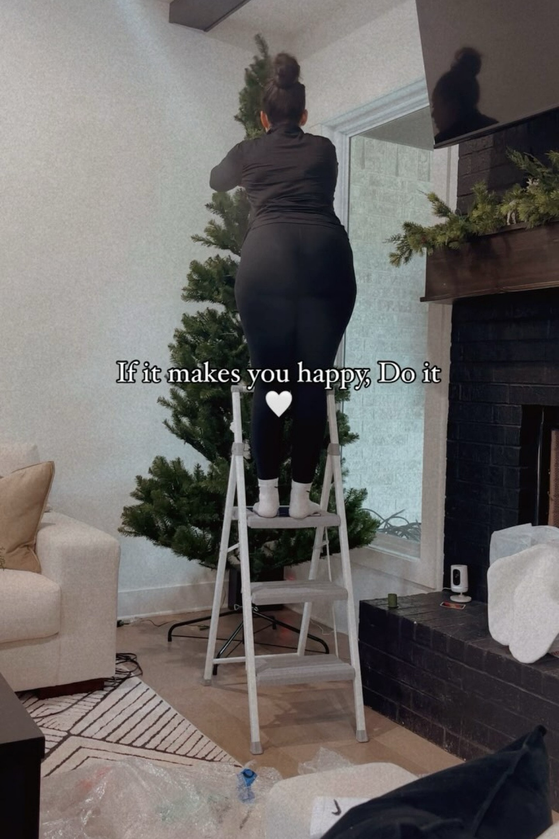 Each year i put my tree up earlier & earlier 😅😅 idc bc it makes my heart happy and I can make the rules 😂

This 9ft tree from @target is just so perfect for my space!🌲

#itschristmastime #modernhomedesign #targetstyle #targetlove