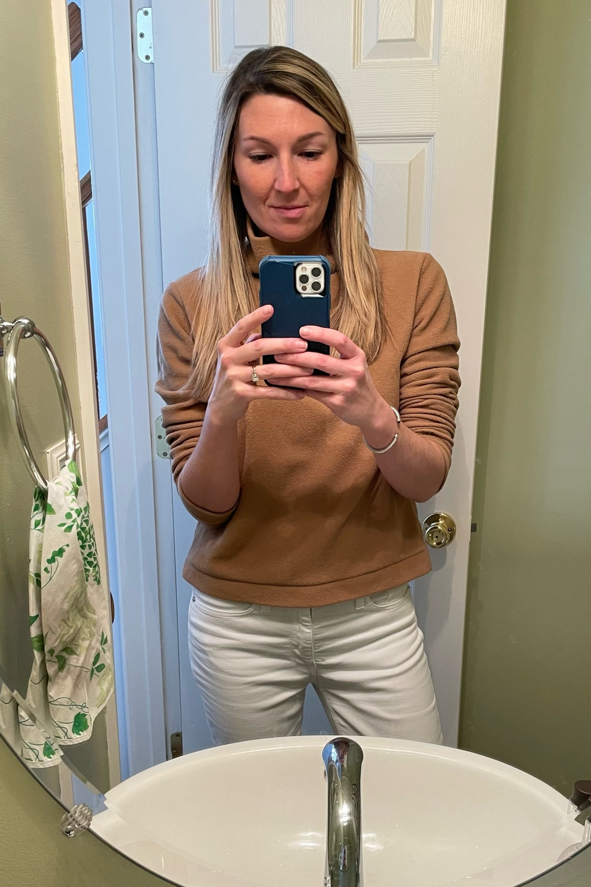 Helloooo Monday! Keeping it simple with a little white for spring but still transitional. 

#dudleystephens #spring #jcrew

#LTKSeasonal