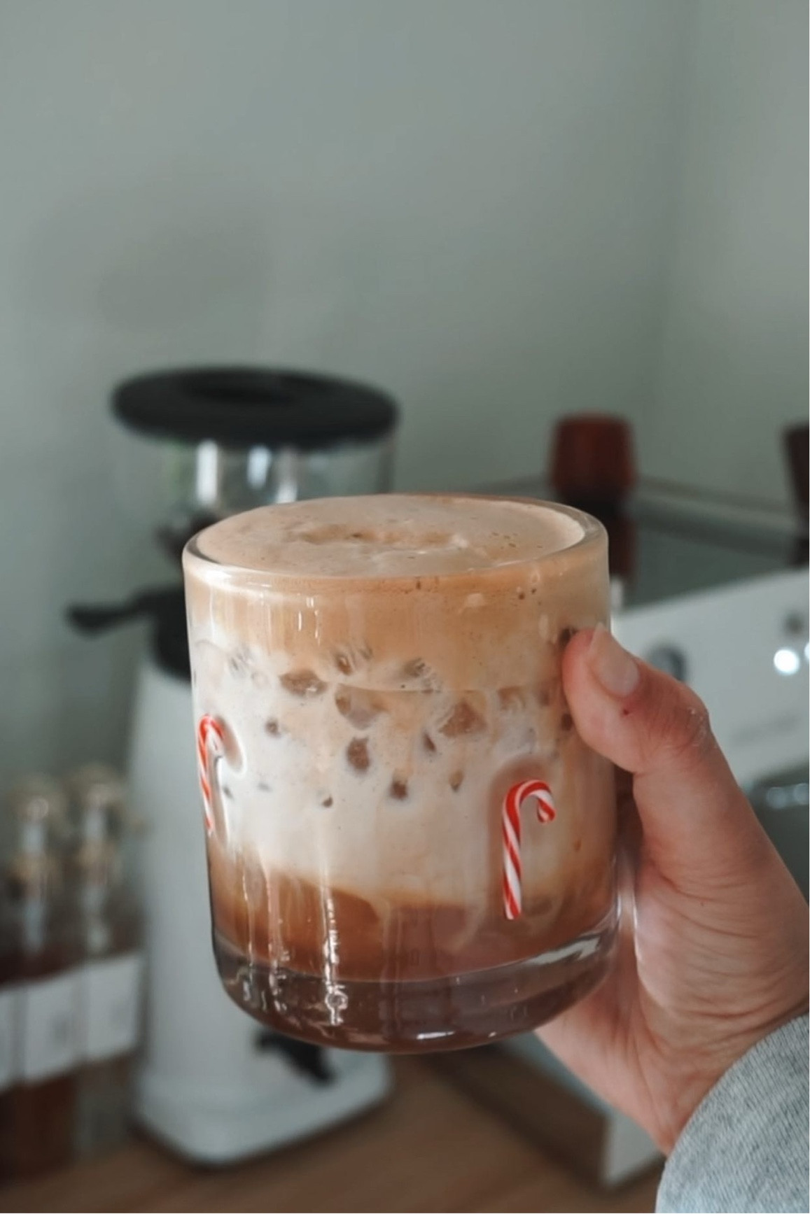 White peppermint mocha 🎄🎅🏼✨
1tbs @ghirardelli white chocolate powder
1 tbs @torani peppermint syrup 
2 shots espresso 
Ice 
Half & half 

Comment your favorite holiday drink 🎄

#peppermintmocha #whitemochalatte #igdaily #icedcoffee #instafood #starbucksrecipe #coffeebar #dutchbros