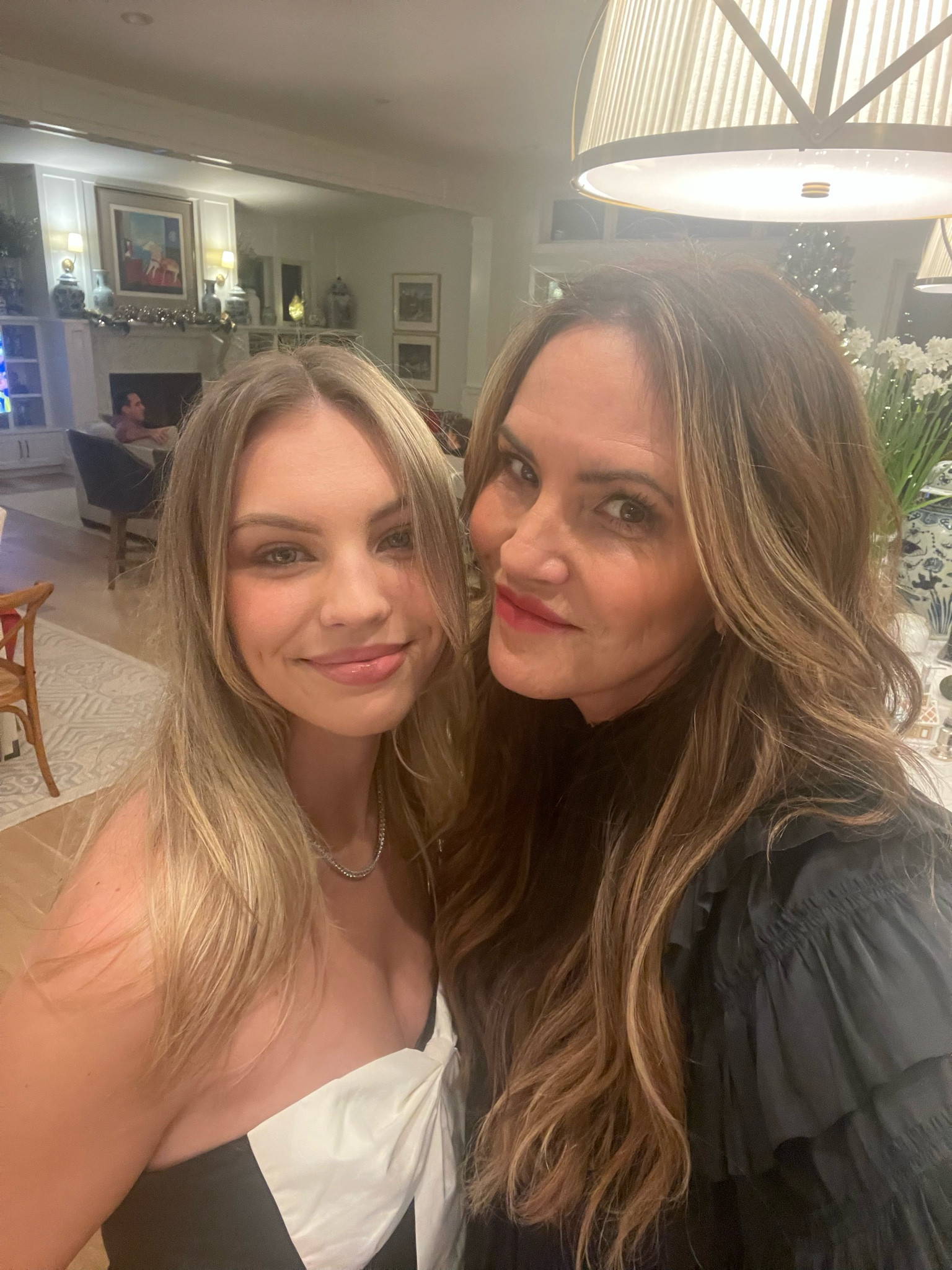 The most adorable top 🎀 perfect for this holiday party season! It just came back in stock, hurry before it’s gone. 

#LTKSeasonal #LTKHoliday #LTKstyletip