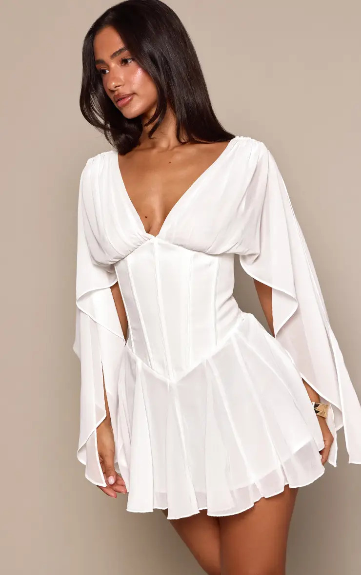 White Robe Mini Petite Taille À Taille Corset En Mousseline Avec Manches Drapées Et Jupe Godet ... | PrettyLittleThing (FR)