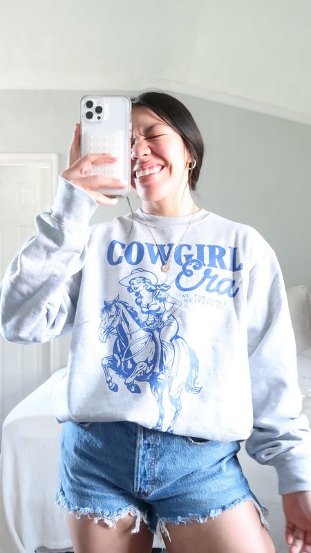 Cowgirl era sweatshirt
Levi’s 501 original shorts
