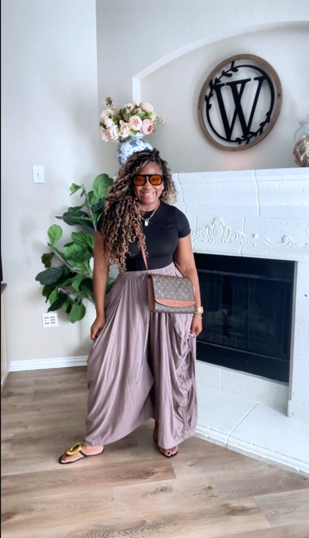 Today’s mom fit for homeschool and errands!

These pants are extremely comfortable and I always get compliments! Everything except for the bag is from Amazon!

#LTKgrwm #LTKmomlife #LTKootd