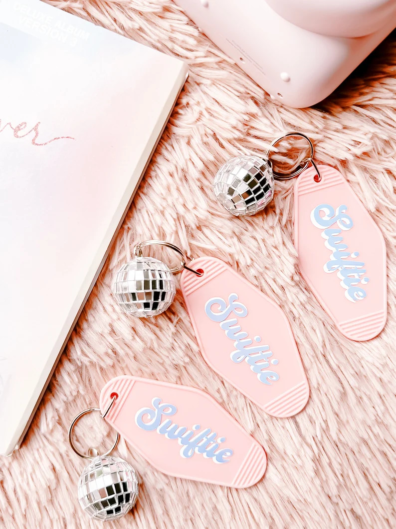 Swiftie Keychain Retro Motel Keychain Cute Accessories - Etsy | Etsy (US)