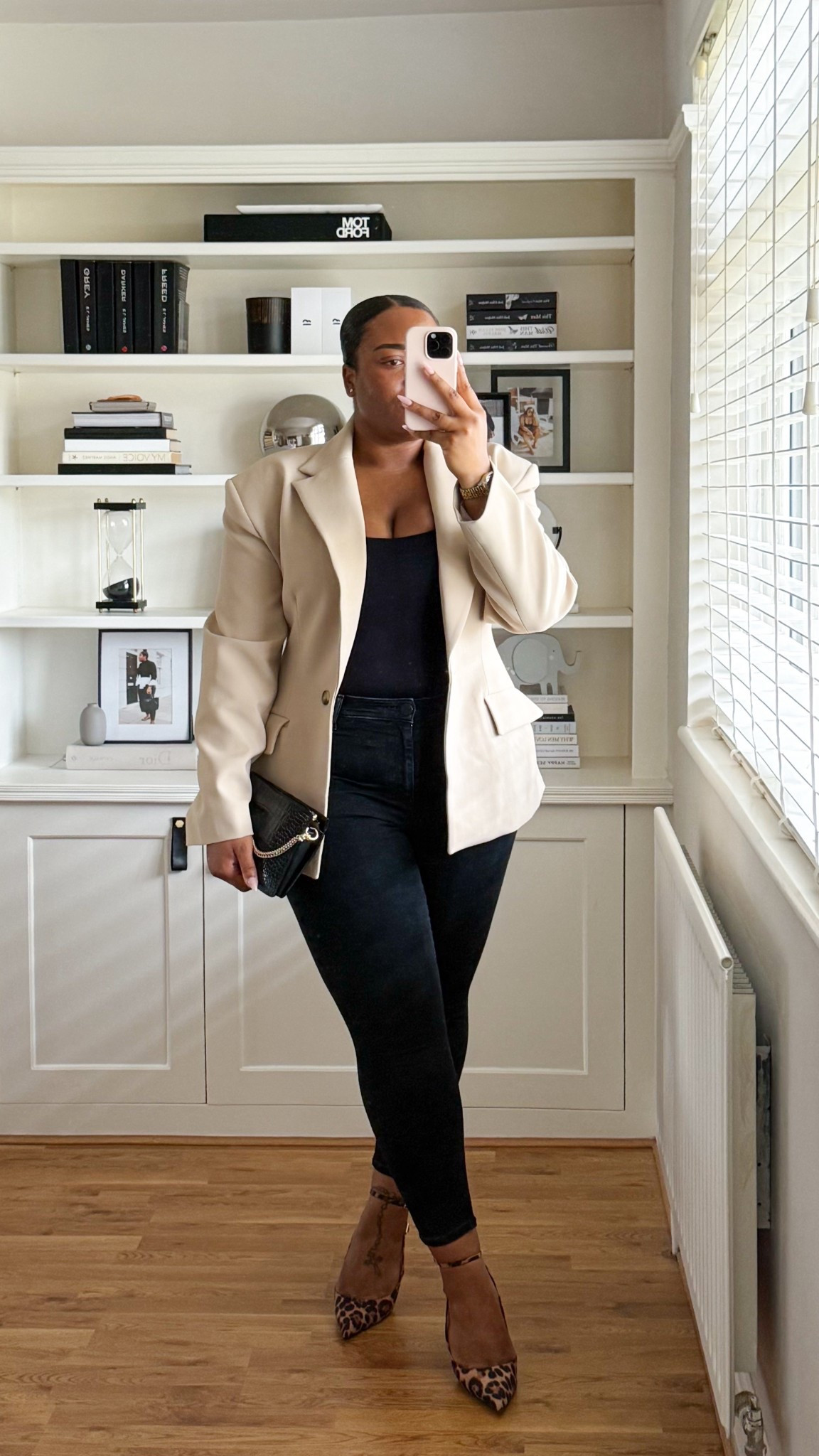 Back at it with my absolute favourite cinch blazer. Perfect for giving you that snatched waist look. I’ve paired it with a simple black outfit as the base to allow the blazer and leopard print heels to do all the work!

#LTKmidsize #LTKdatenight #LTKuk