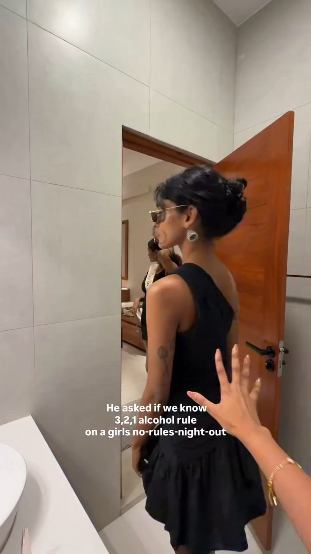 Tried to lecture on the wrong day, Some people who wants to reduce (but not eliminate) alcohol follow what’s called the 1-2-3 rule for drinks: No more than one drink per hour. No more than two drinks per occasion. No more than three drinks per day

But it was a no rule night hahhaha 
#drinking #norules #nightout #girlsnight