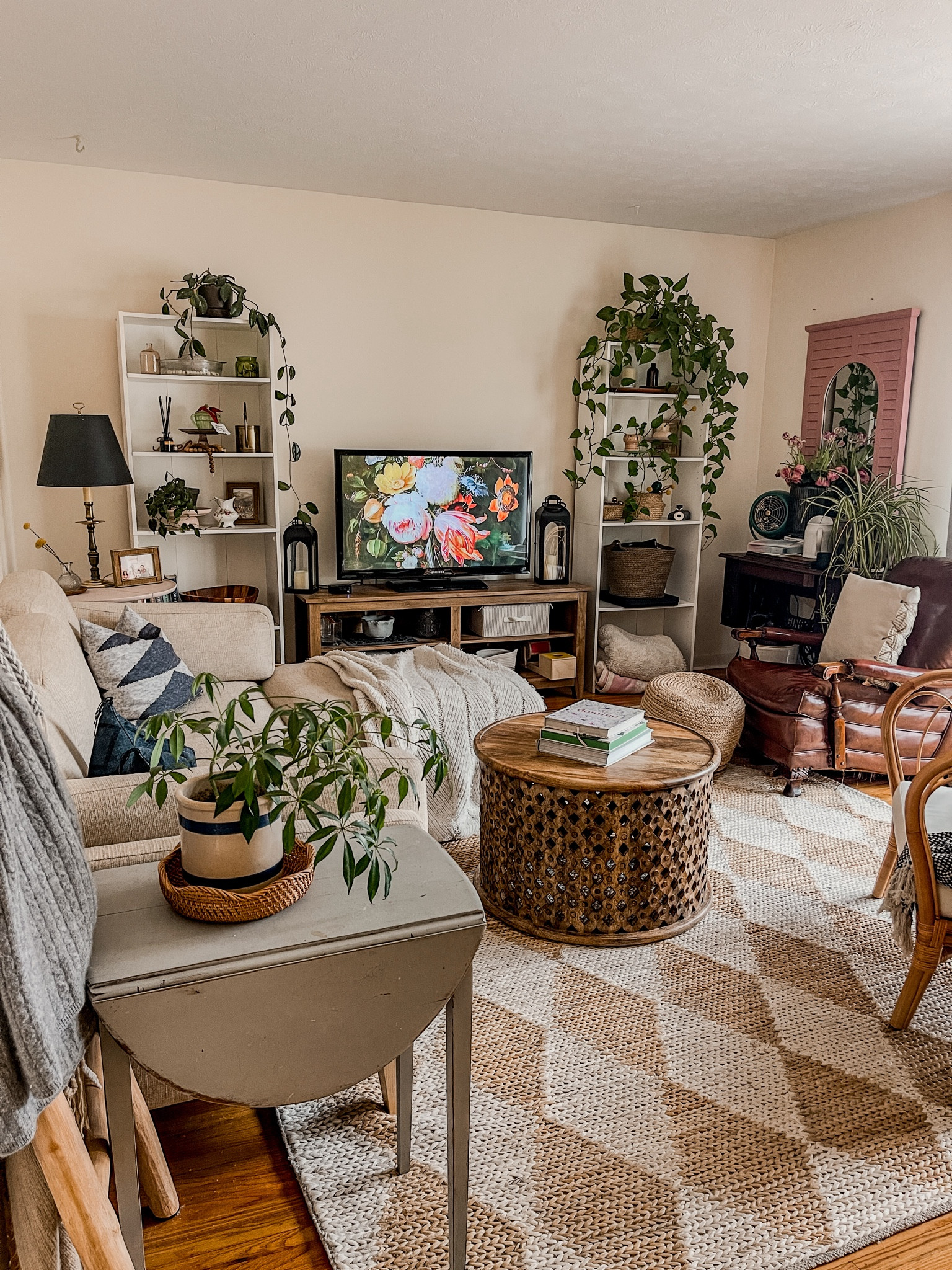 Living room decor & furniture 

#LTKhome #LTKSeasonal #LTKstyletip