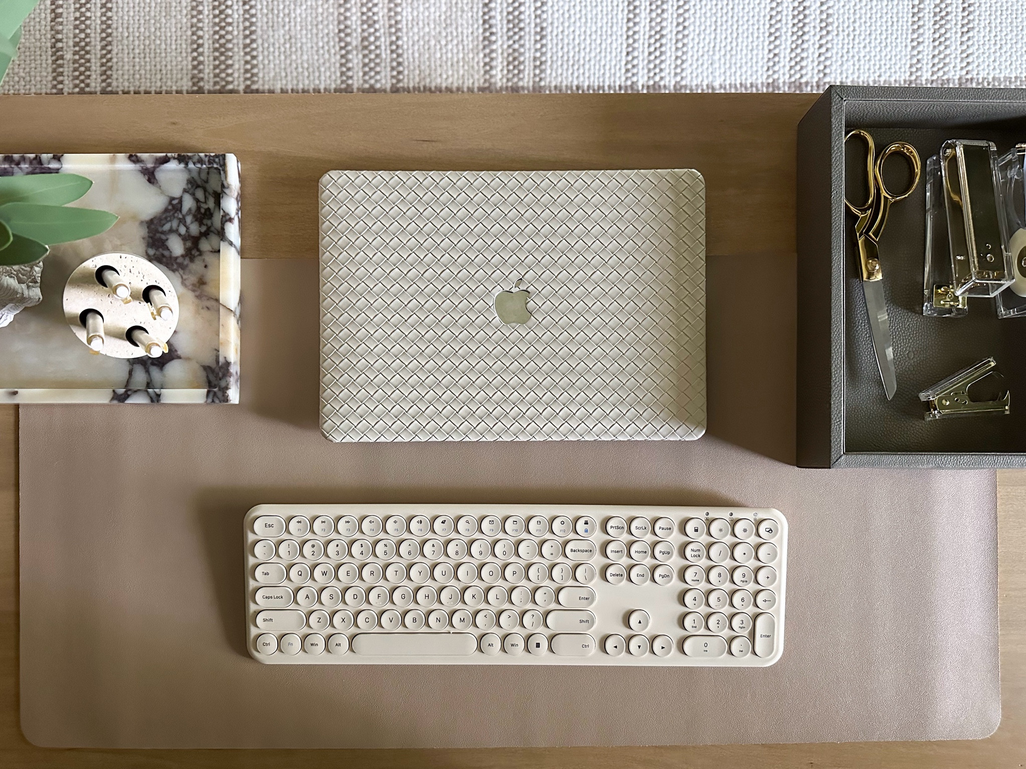 Desktop Accessories

Home  home office  office styling  desk  desk accessories  office accessories  laptop  keyboard  shagreen tray  marble tray  modern home  neutral home

#LTKhome #LTKSeasonal