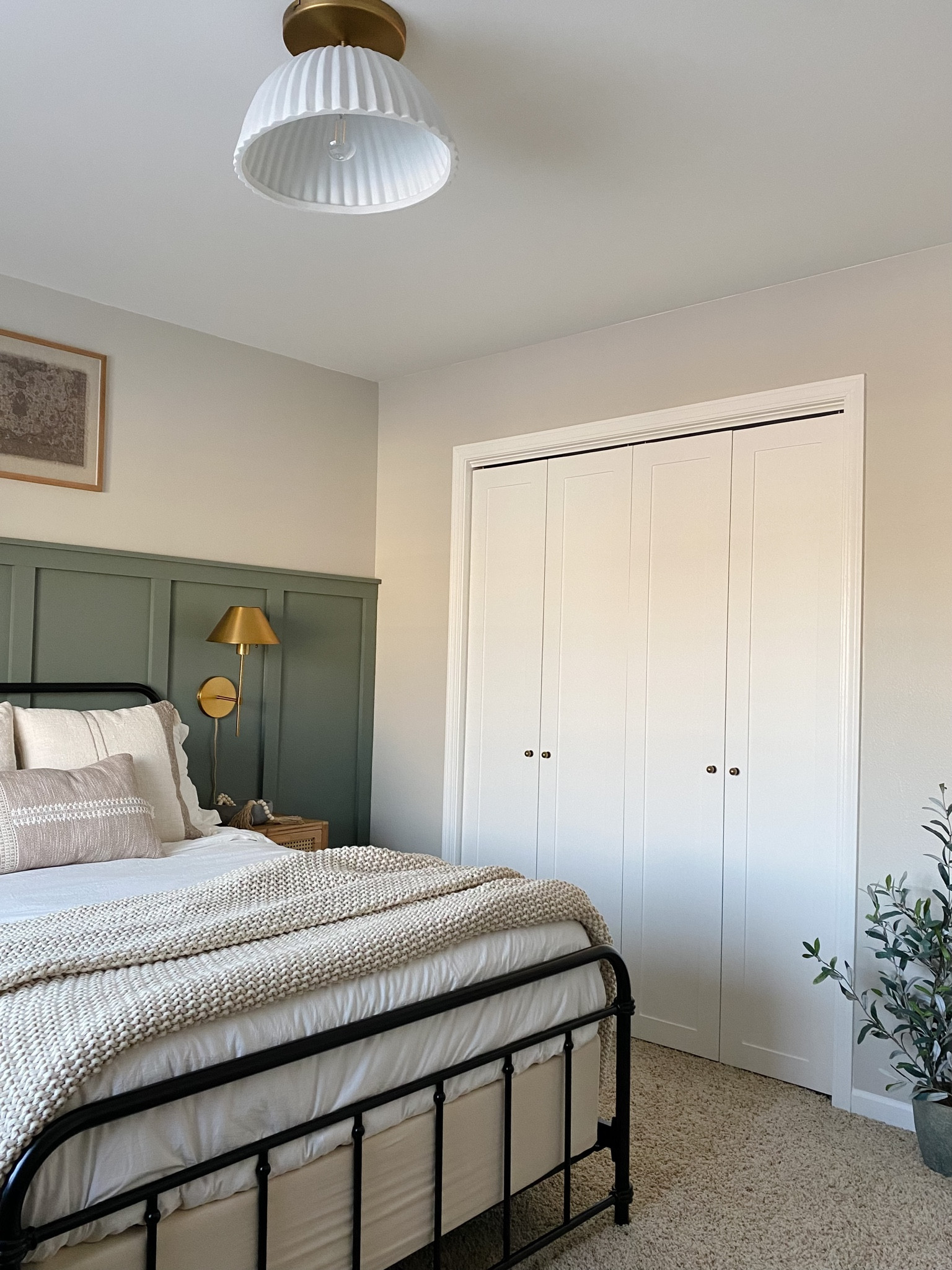 Guest bedroom decor

Brass sconces, wayfair find, neutral guest bedroom, bedroom decor, casaluna throw, target finds, studio McGee home decor, black metal bed frame, brass knobs, white Curt with buttons, scalloped flush Mount light 

#LTKFind #LTKstyletip #LTKhome