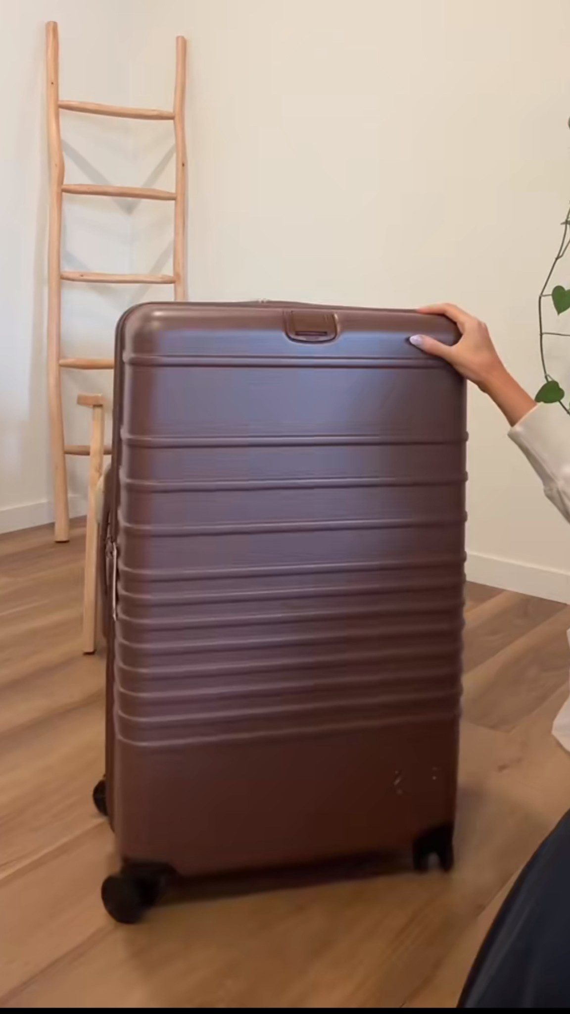 MY FAVORITE LUGGAGE BRAND!! This is the large check-in roller!

#beis #luggage