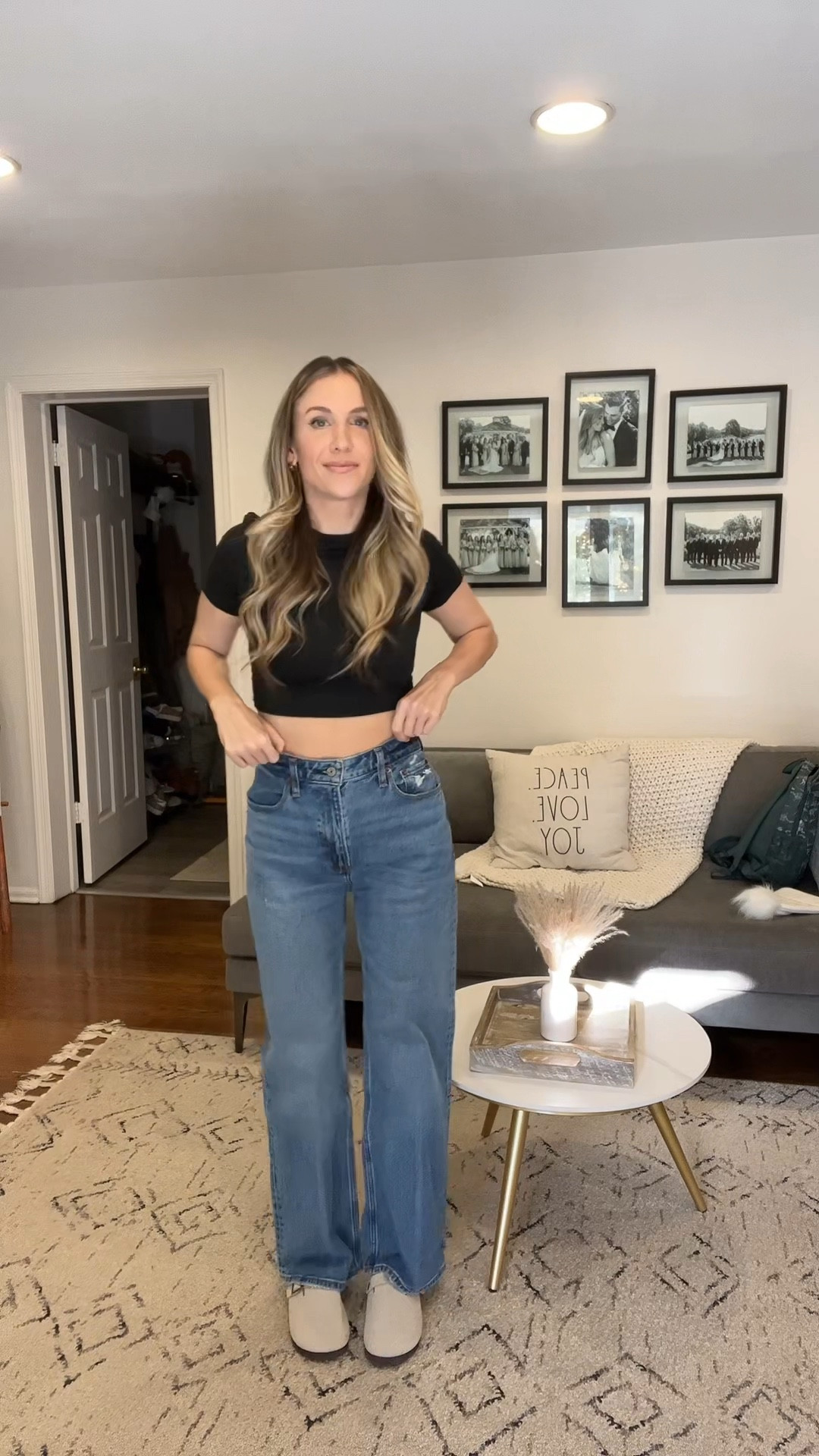Took me 3 tries to get the size right but worth the wait on these dad jeans 😍

ended up with the 26 short 👌

Dad jeans, mom jeans, abercrombie jeans, wide leg jeans 

#LTKfindsunder100 #LTKSeasonal #LTKstyletip
