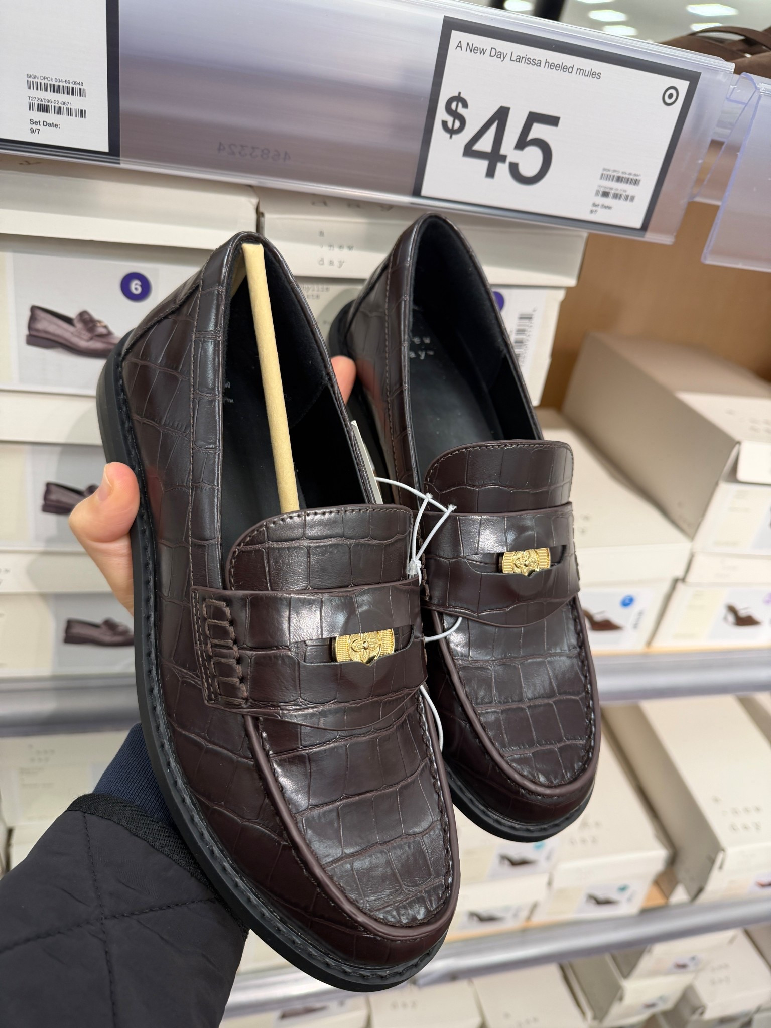 Croc loafers are having a moment 🐊✨
Found these luxe-looking ones for just $45! Linking them + my favorite dupes.
#LTKFinds #TargetStyle #FallFashion #LoaferTrend #DesignerDupe #LTKUnder50 #LTKStyle #TargetFinds #FallOOTD

#LTKWorkwear #LTKStyleTip #LTKSeasonal #LTKFindsUnder50