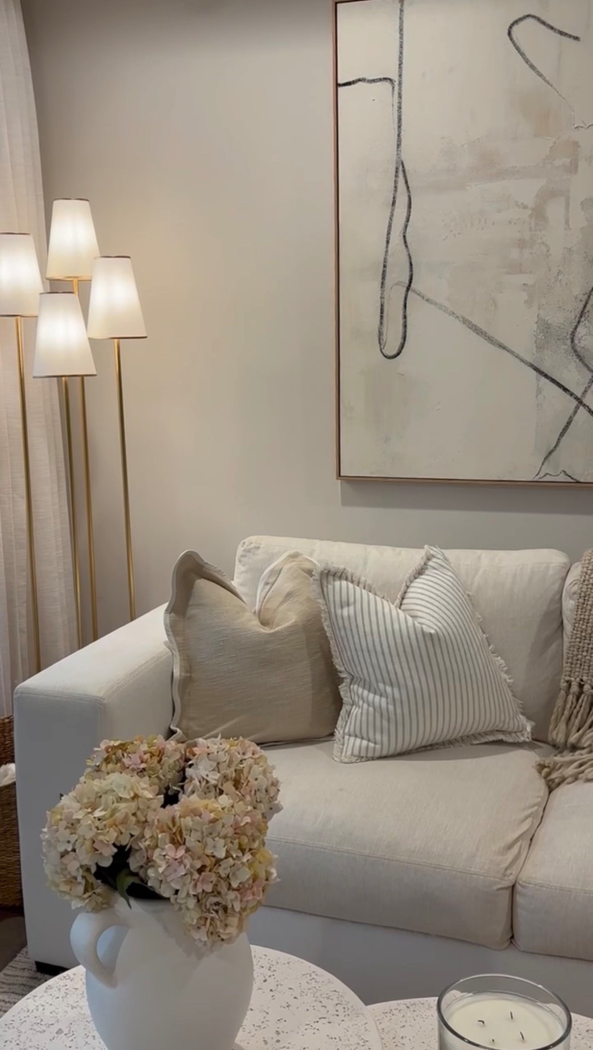 Absolutely obsessed with these throw pillows🤍



Home, interior design, living room, couch, styling, throws, minimalism, neutral, sidneymarieduke 