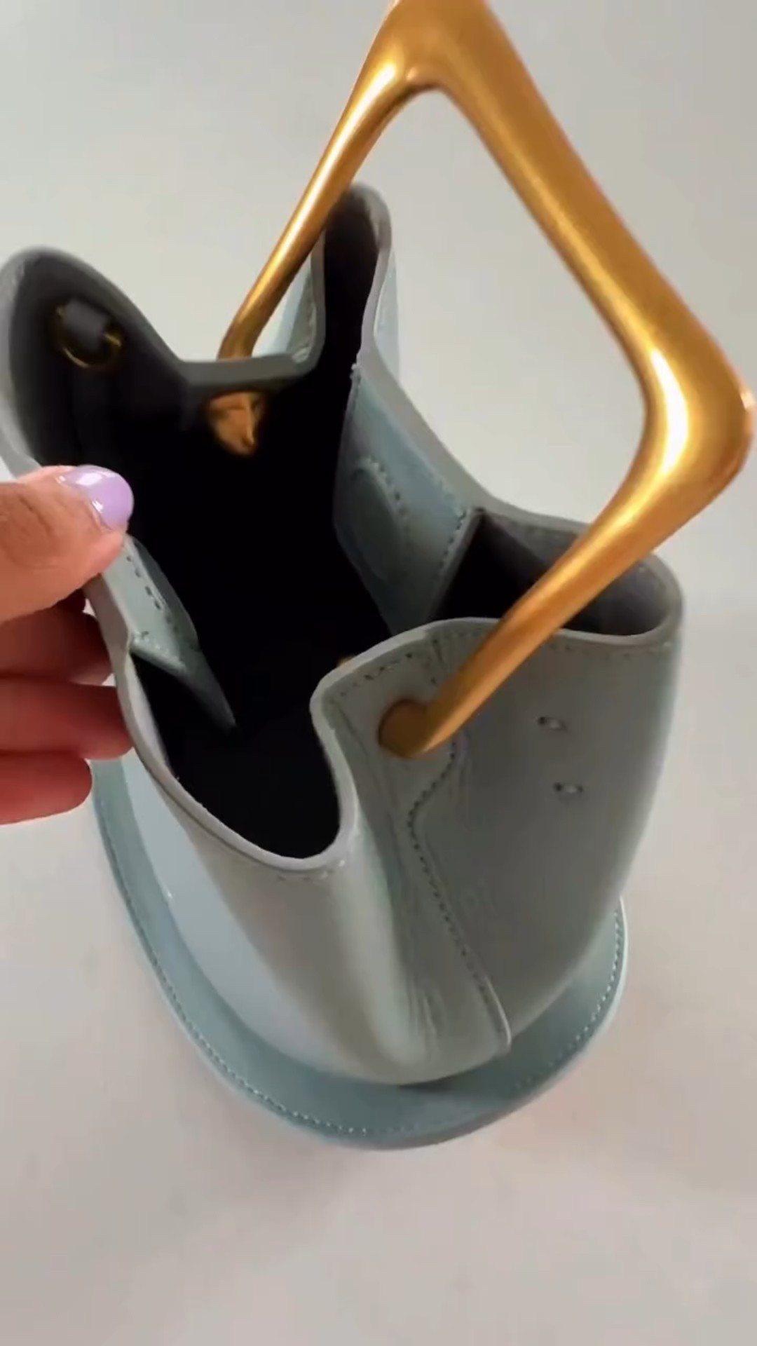 🔗 https://www.veranohill.com/NADINE47055 

self gifts, holiday gifts.. she’s the cutest and up to 70% off BFCM
@verano_hill 🎁