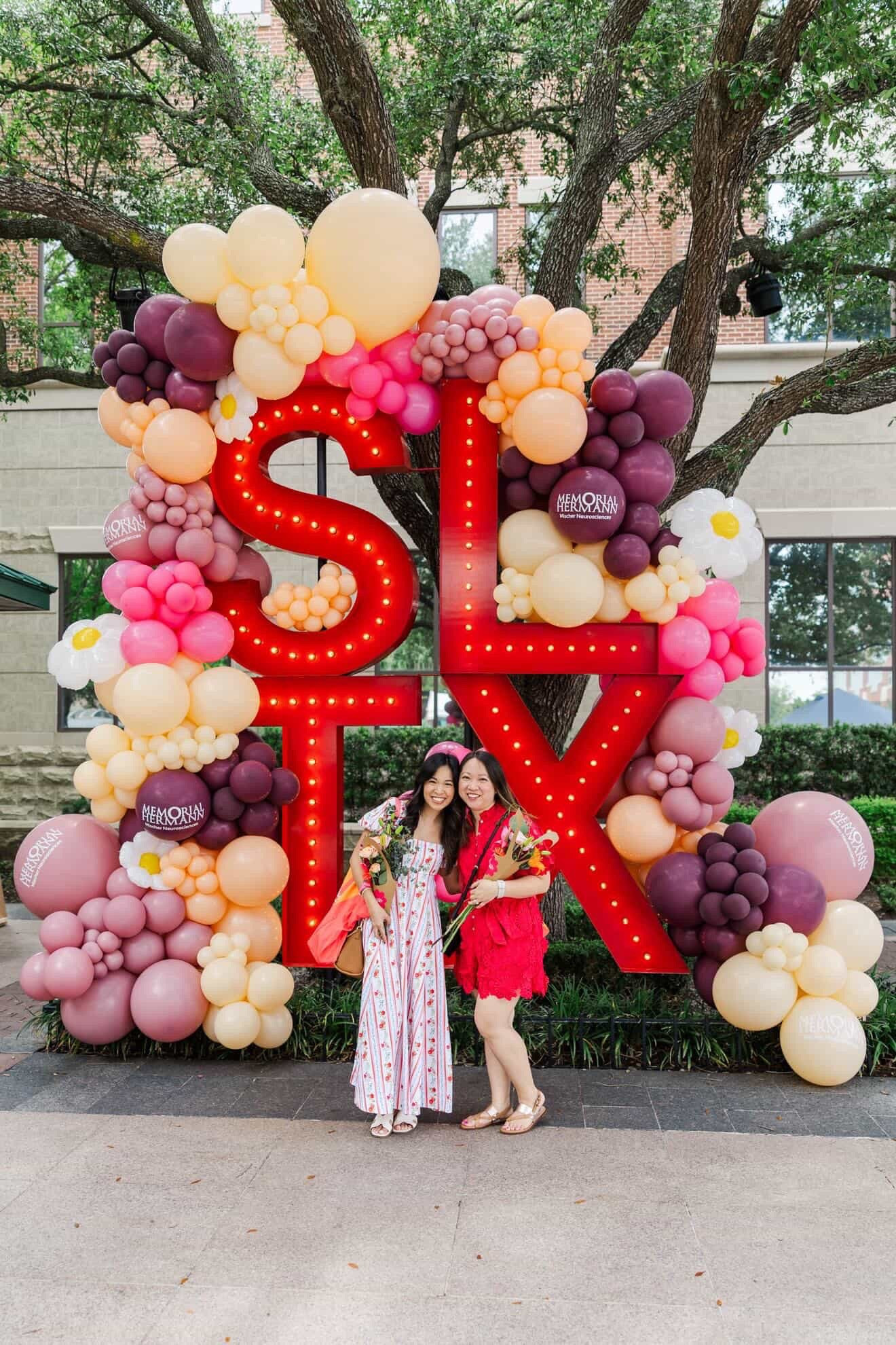 My dress isn’t available in this exact print anymore, but linked the same style! It’s so pretty and TTS! I’m wearing an XS.

#LTKootd