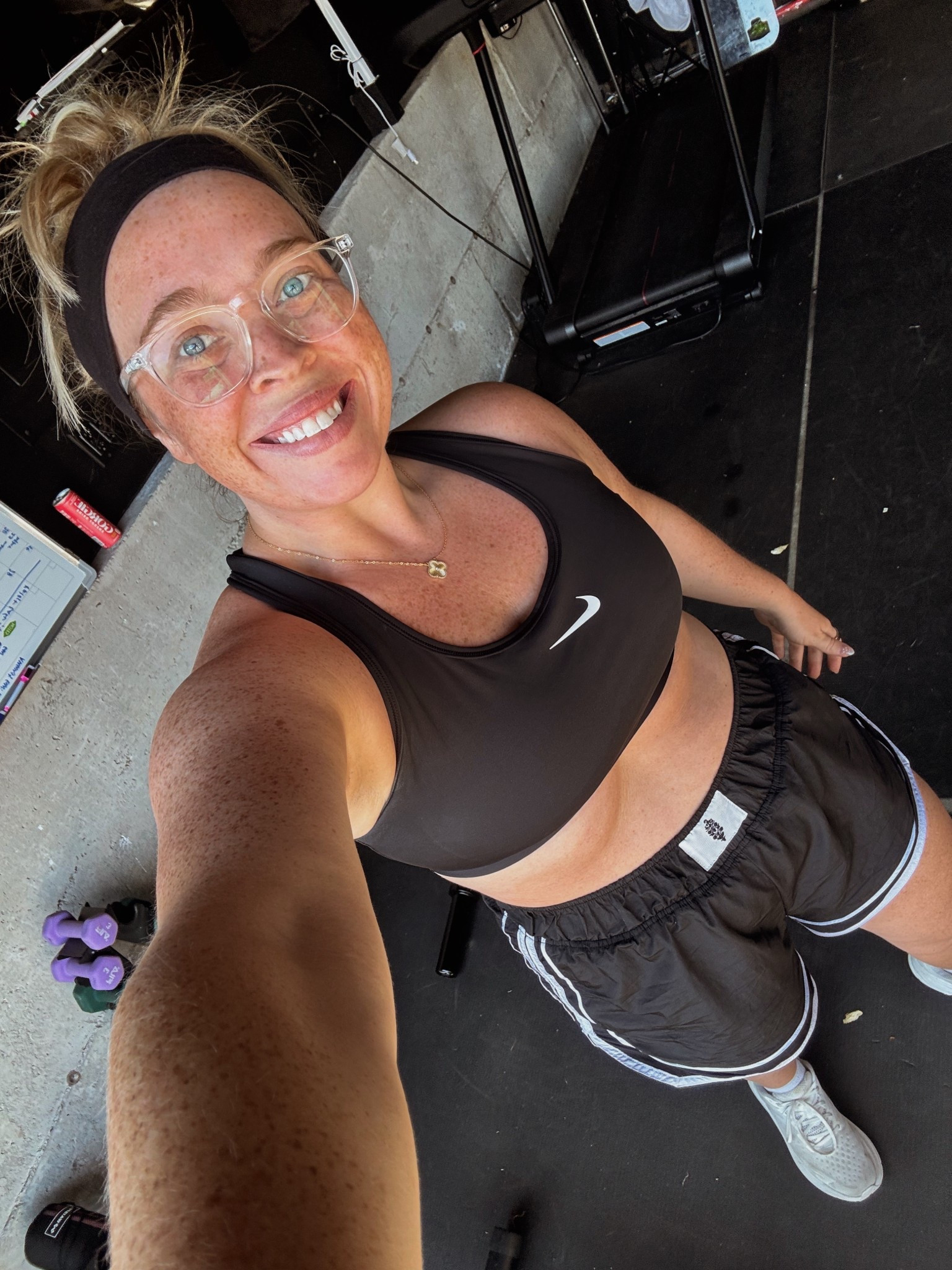 Midsize Gym Outfit of the Day 🖤 Wearing an XL in both the top and bottoms 

#LTKMidsize #LTKFindsUnder100 #LTKActive