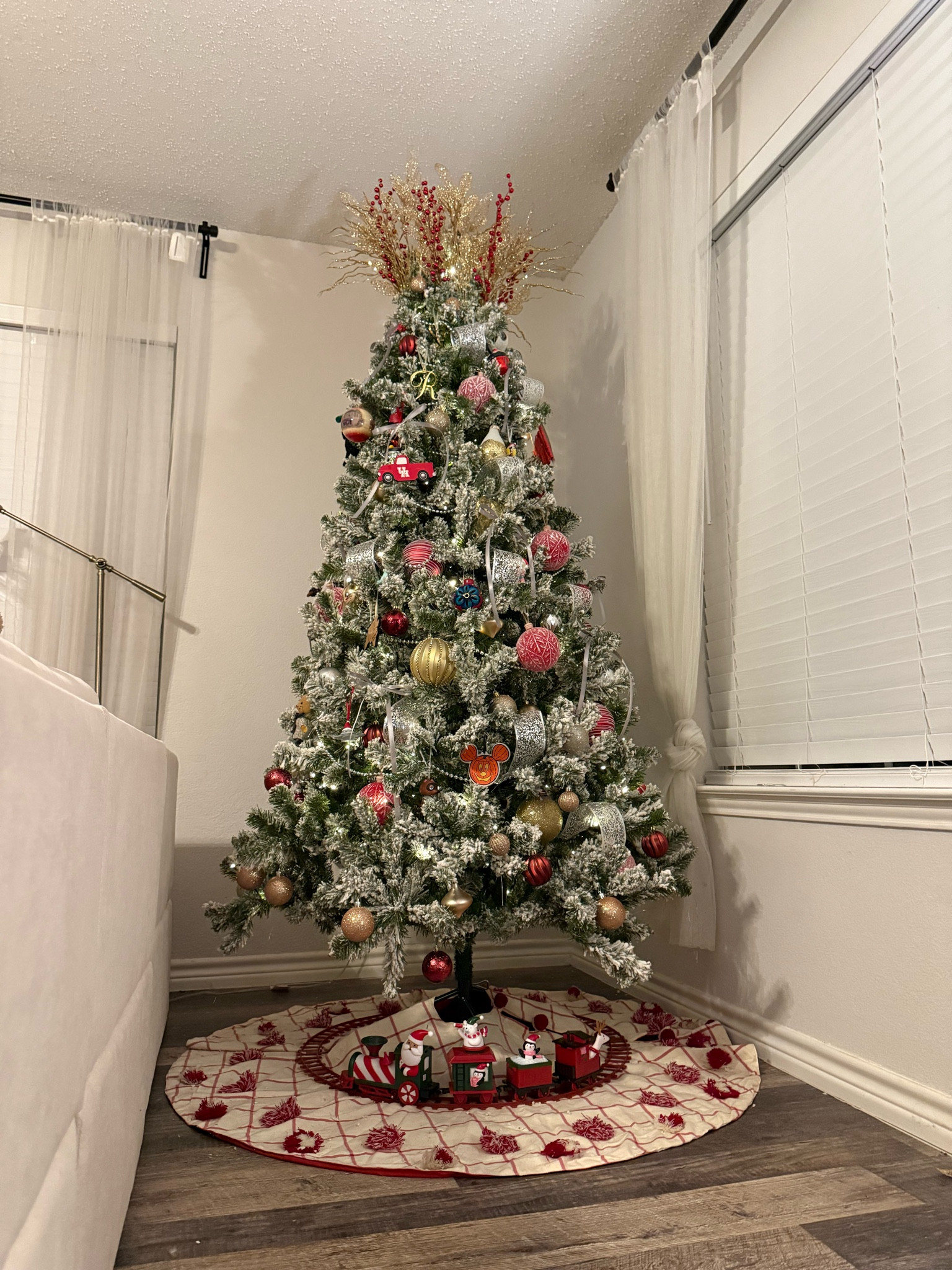 Christmas tree & decor! 

Christmas tree, Christmas decor, decorate for Christmas, Christmas ornaments, red Christmas 

#LTKHoliday #LTKSeasonal #LTKHome