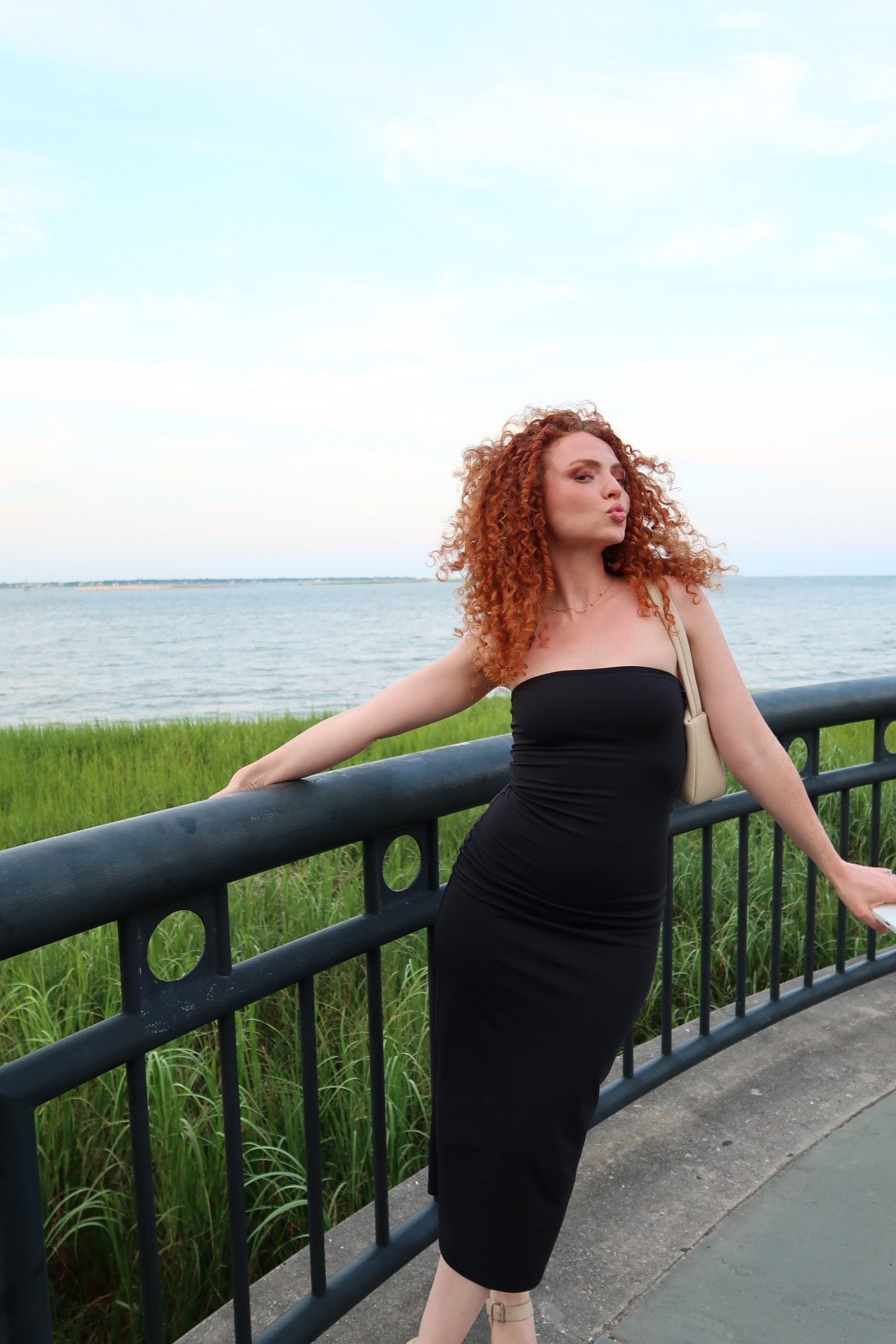 Aritzia contour maxi tube dress in black 🖤 perfect for dressing up or down. 