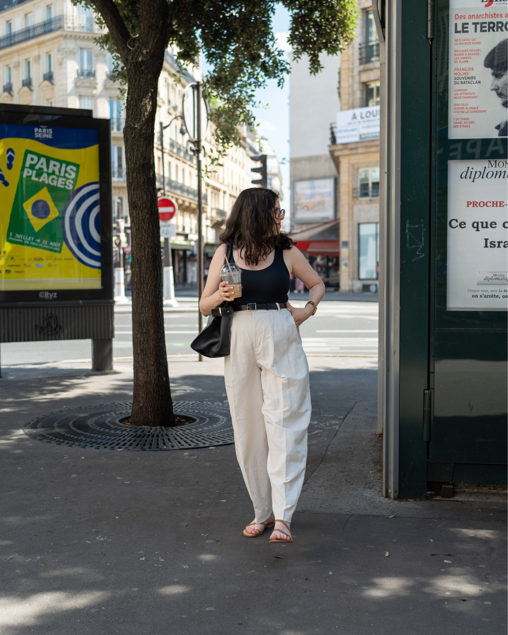 Clairement un de mes looks préférés de l’année dernière, j’ai adoré le style de ce pantalon barrel en lin. On est sur une pièce chic mais qui respire parfaite pour les journées de boulot un peu chaude.
(La dernière photo c’est bonus 😂)

C’est quoi ta pièce que tu as le plus hâte de reporter cet été ?

#LTKsummer #LTKmodest #LTKworkwear