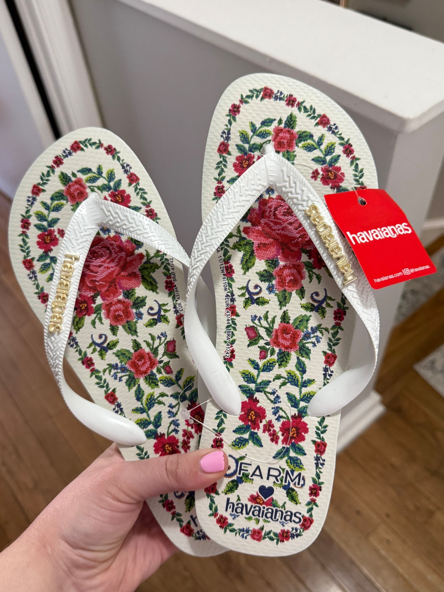 Farm Rio x Havianas flip flops 

#LTKFindsUnder50 #LTKShoeCrush #LTKSeasonal