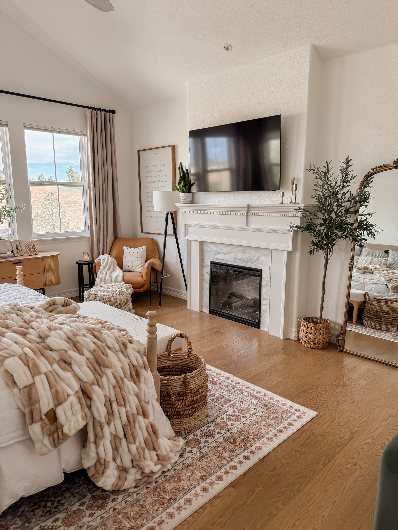 Master bedroom links ❤️

Sarah Joy, bedroom, decor idea, master bedroom 

#LTKSeasonal #LTKHome