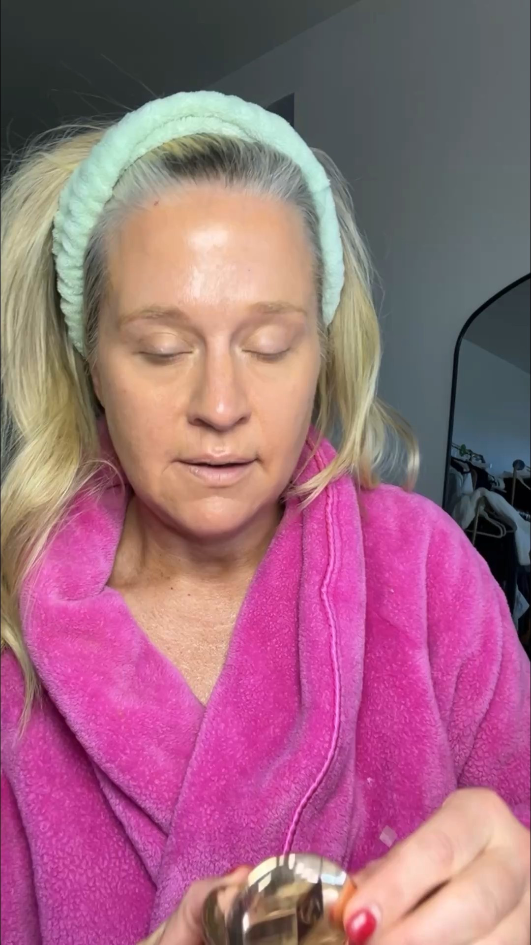 Everyday over 40 simple makeup routine



1. Foundation light

Not sure which shade to grab?
✨ Light = fair skin
✨ Medium = olive / warm tone
✨ Dark = deeper complexions
(P.S. — if you’re fair and pick Medium, it’ll go a few tones darker or orange...do  it pick medium.

2. 2.5 Dibs stick




👑"Helping you look good, feel good!" - Lindsey Denver



#LTKOver40 #LTKBeauty #LTKHoliday