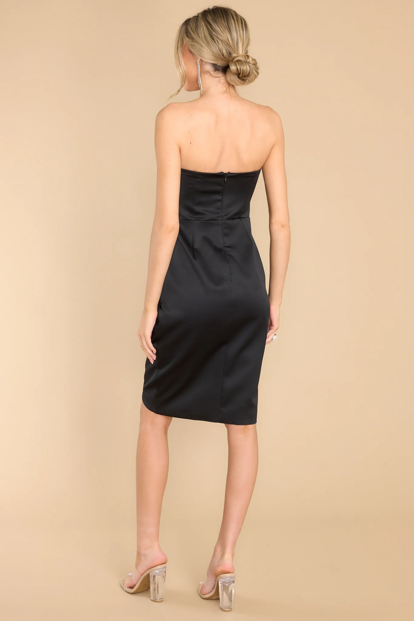 When I Walk In Black Dress | Red Dress 