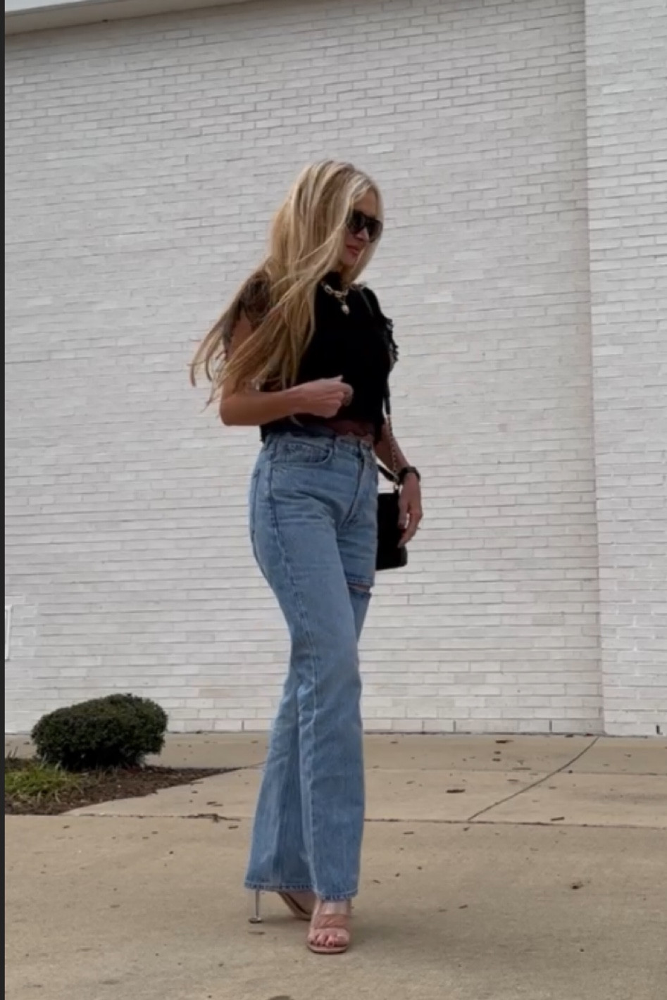 Agolde lana jeans 26
Zara top and heels 
Tory Burch Fleming bucket bag 

#LTKshoecrush #LTKitbag #LTKunder100