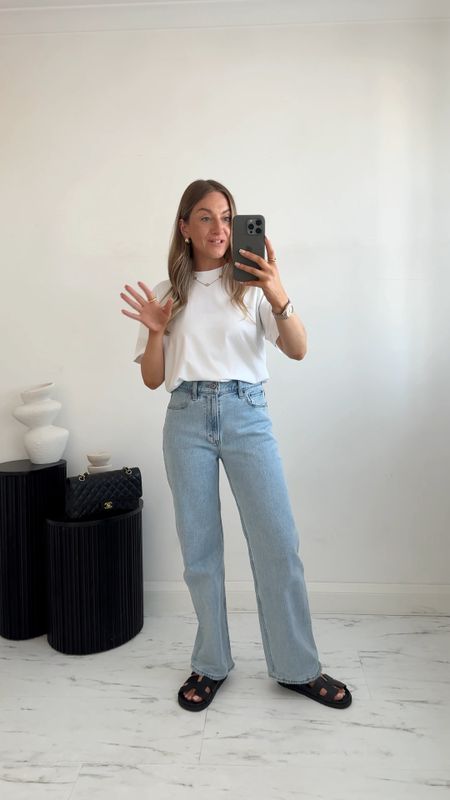 Light wash jeans for Spring teamed with a classic white t-shirt.

Size details 👇🏼
T-shirt: size small (size up once or twice for a more relaxed fit)
Jeans: 25 waist Short Leg.


#ThisIsMyBestT #LTKstyletip #LTKxUNIQLO