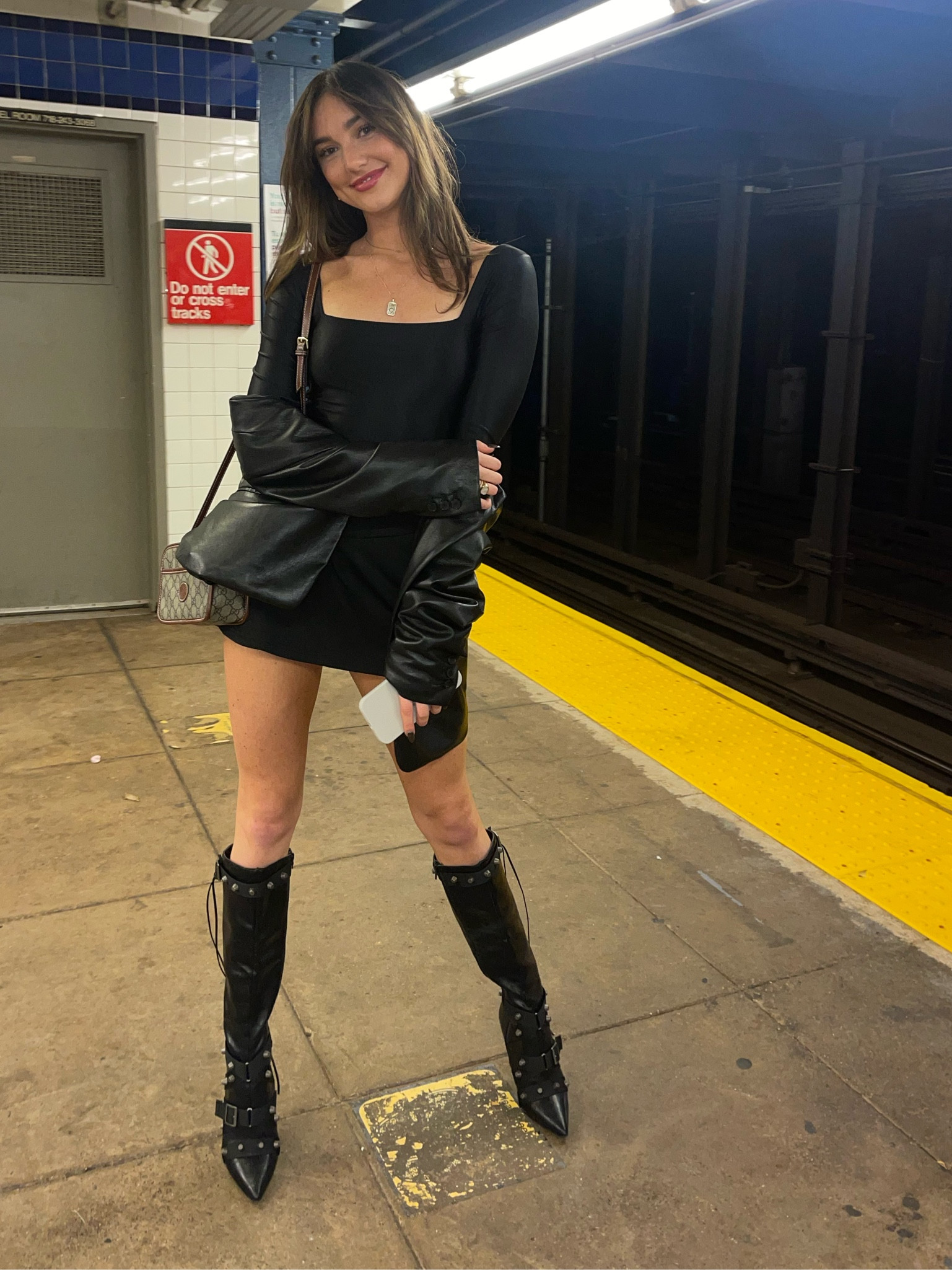 night out 👀 all black - must have look 

#LTKSeasonal #LTKHoliday #LTKfit