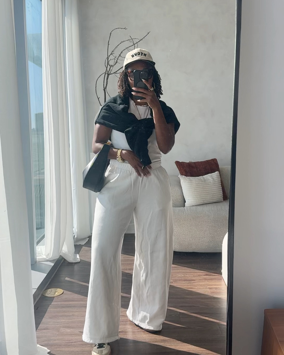 Day 18 a casual sweats look for some errands and coffee run.


#LTKSeasonal #LTKStyleTip #LTKFindsUnder50