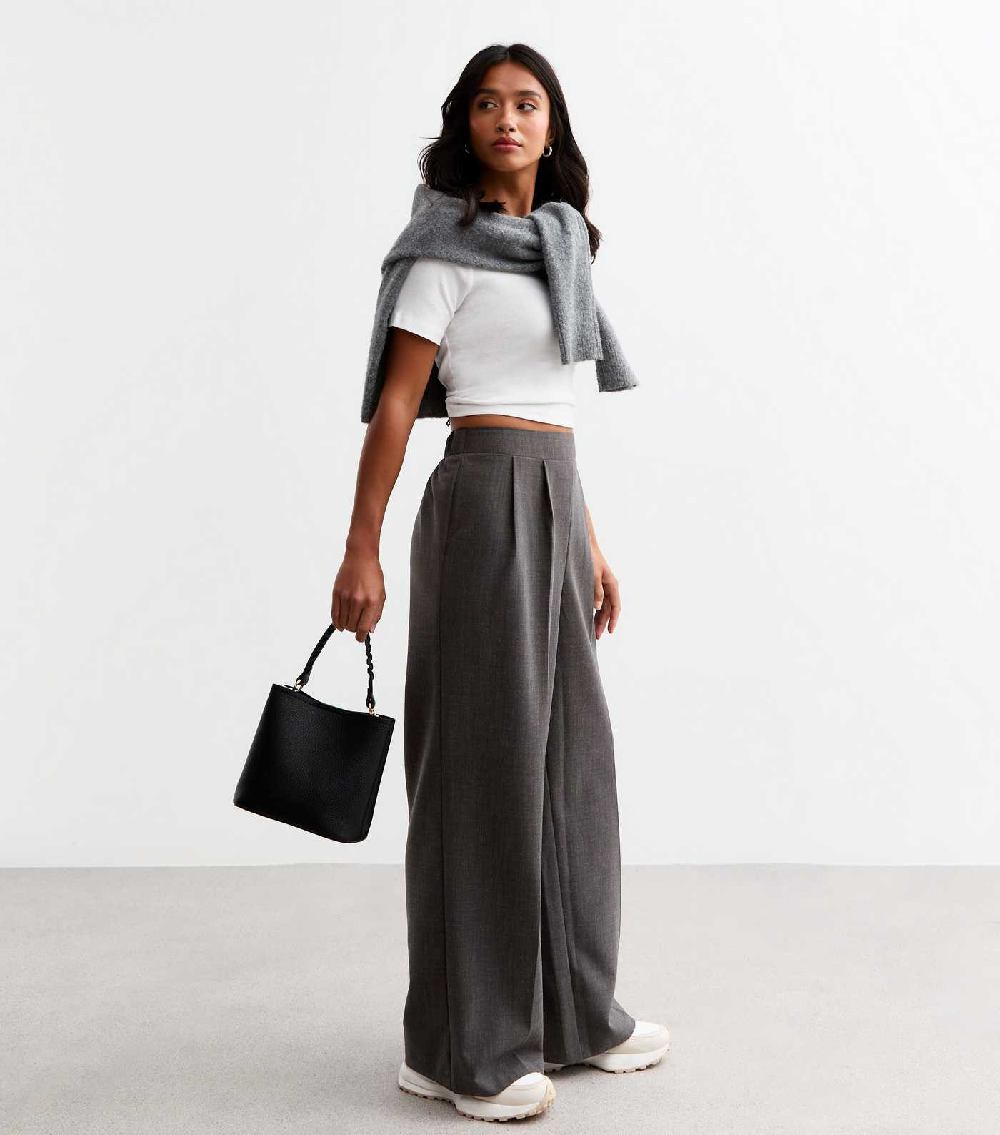 Petite Dark Grey Pull On Wide Leg Tailored Trousers | New Look | New Look (UK)