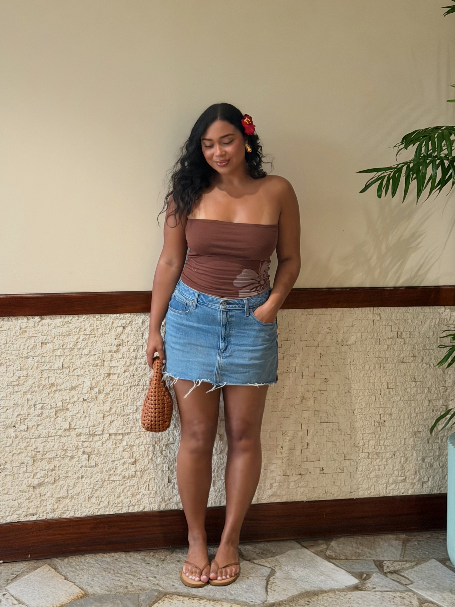 Maui day outfit, casual outfit perfect for summer/ vacation (super comfy)

Top is Pacsun (wearing a M, doesn’t have the elaastic that holds up but it’s cute comfy and doesn’t fall down imo. If ur in between sizes, size down)
Skirt is abercombie (runs true to size, super comfy denim material)

#LTKootd #LTKSeasonal #LTKMidsize