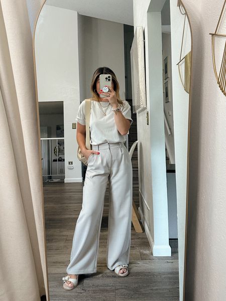 Take 20% off my favorite trousers!!! The Sloan pants by Abercrombie has been a favorite for years now and I can’t recommend it enough! 
Tee xs
Pants 24 short
Trousers, beige pants, spring outfits, neutral outfits

#LTKSpringSale #LTKfindsunder100 #LTKstyletip