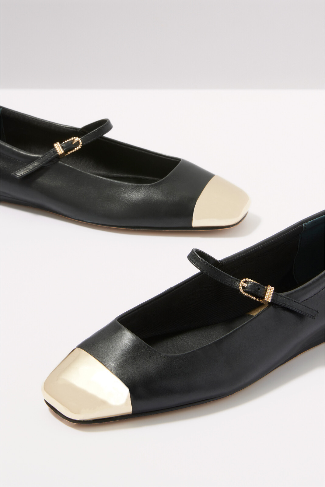 Reyes Toe Cap | Evereve