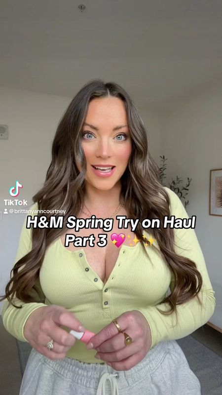 H&M Spring Try in Haul part 3💖✨

Top is actually a size small- it’s very fitted, my usual is a size medium

Joggers I sized up, large is loose, medium is fitted tightly!



#LTKSpringSale #LTKVideo #LTKmidsize