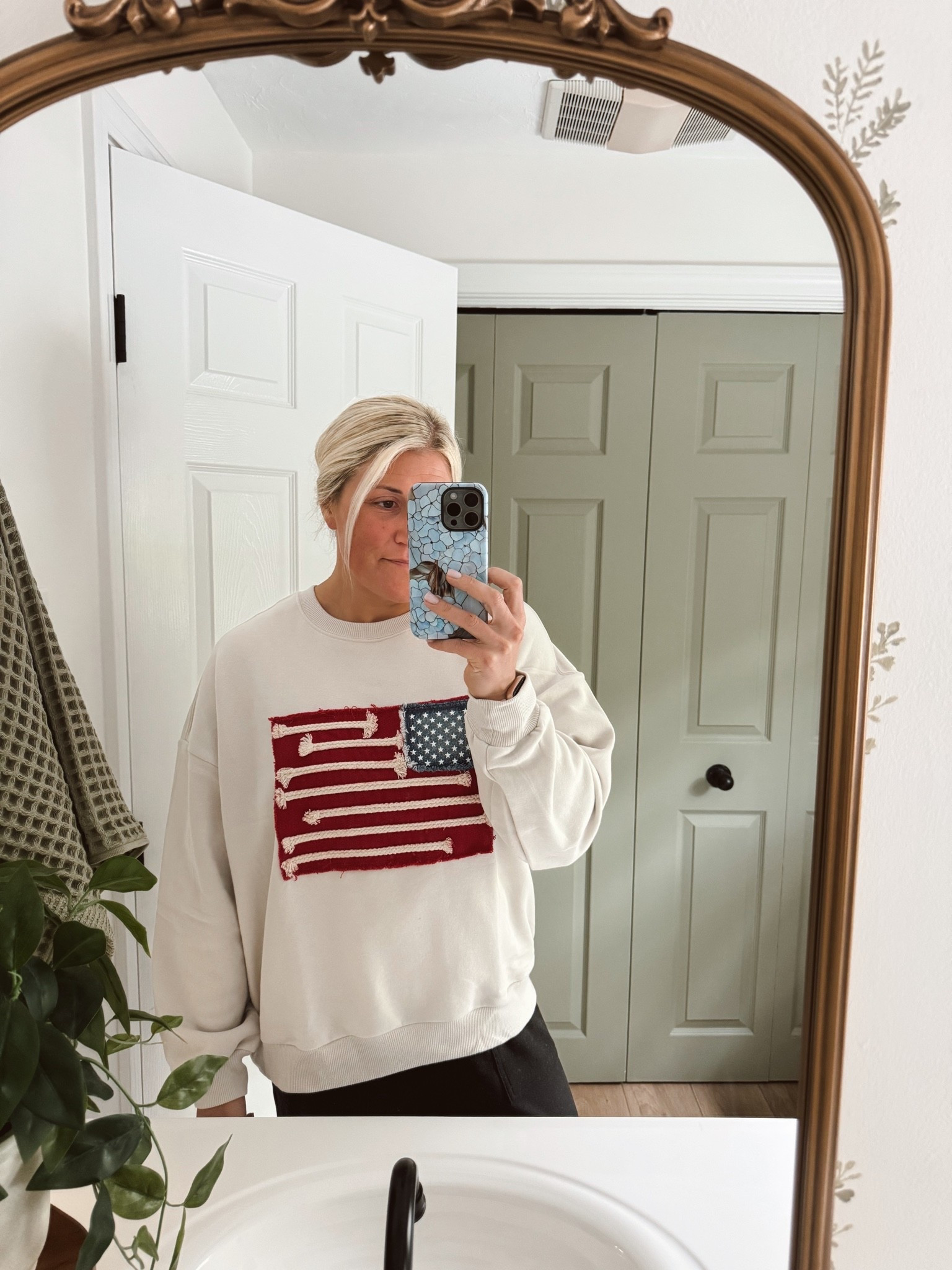 Found the cutest sweatshirt at target 😍🇺🇸 this is in a large for a more oversized fit. Also linking my hydrangea phone case!

#LTKSeasonal #LTKU #LTKootd
