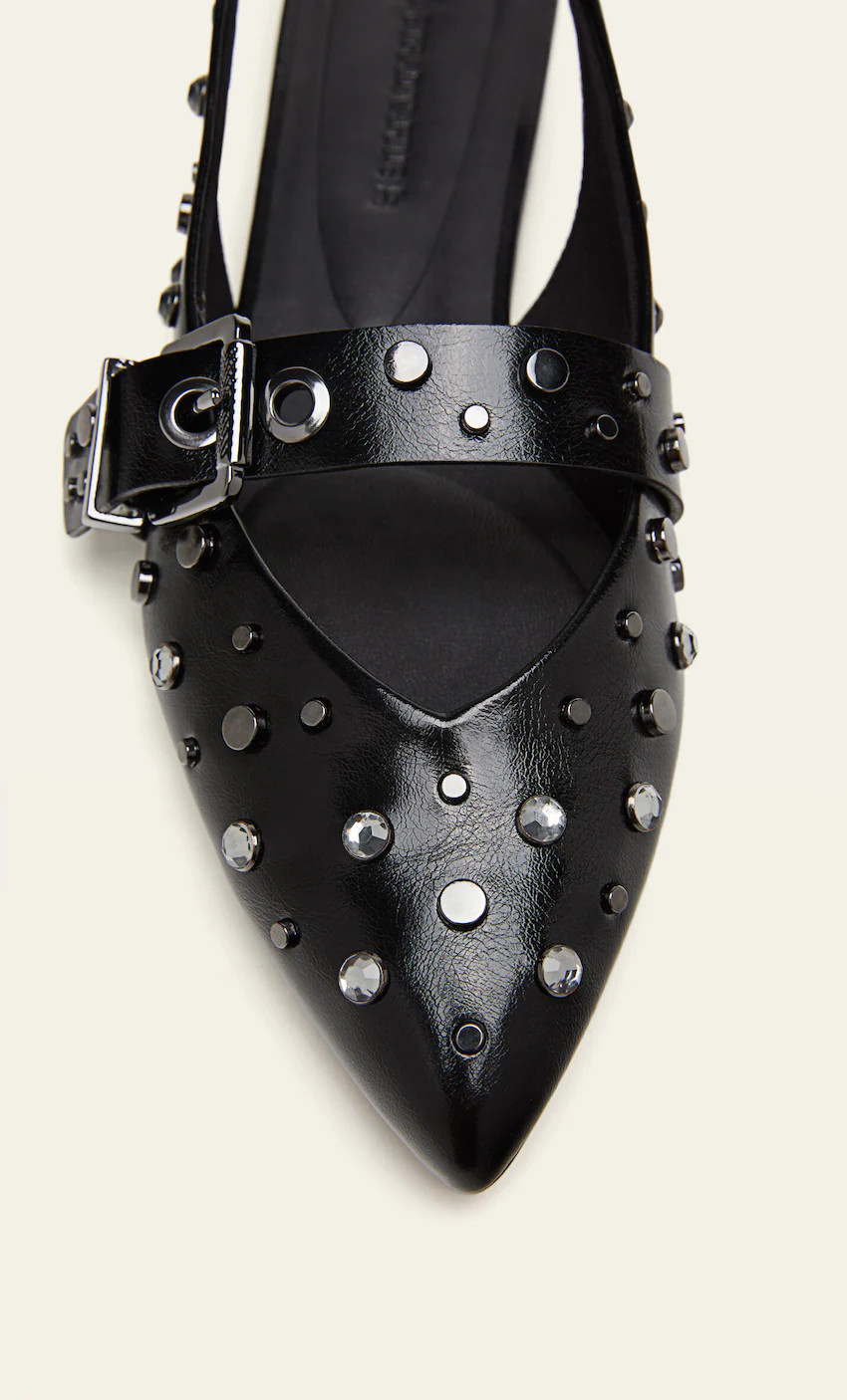 Flache Schuhe mit Schnallen - Flache schuhe für Damen | Stradivarius Deutschland | Stradivarius DE